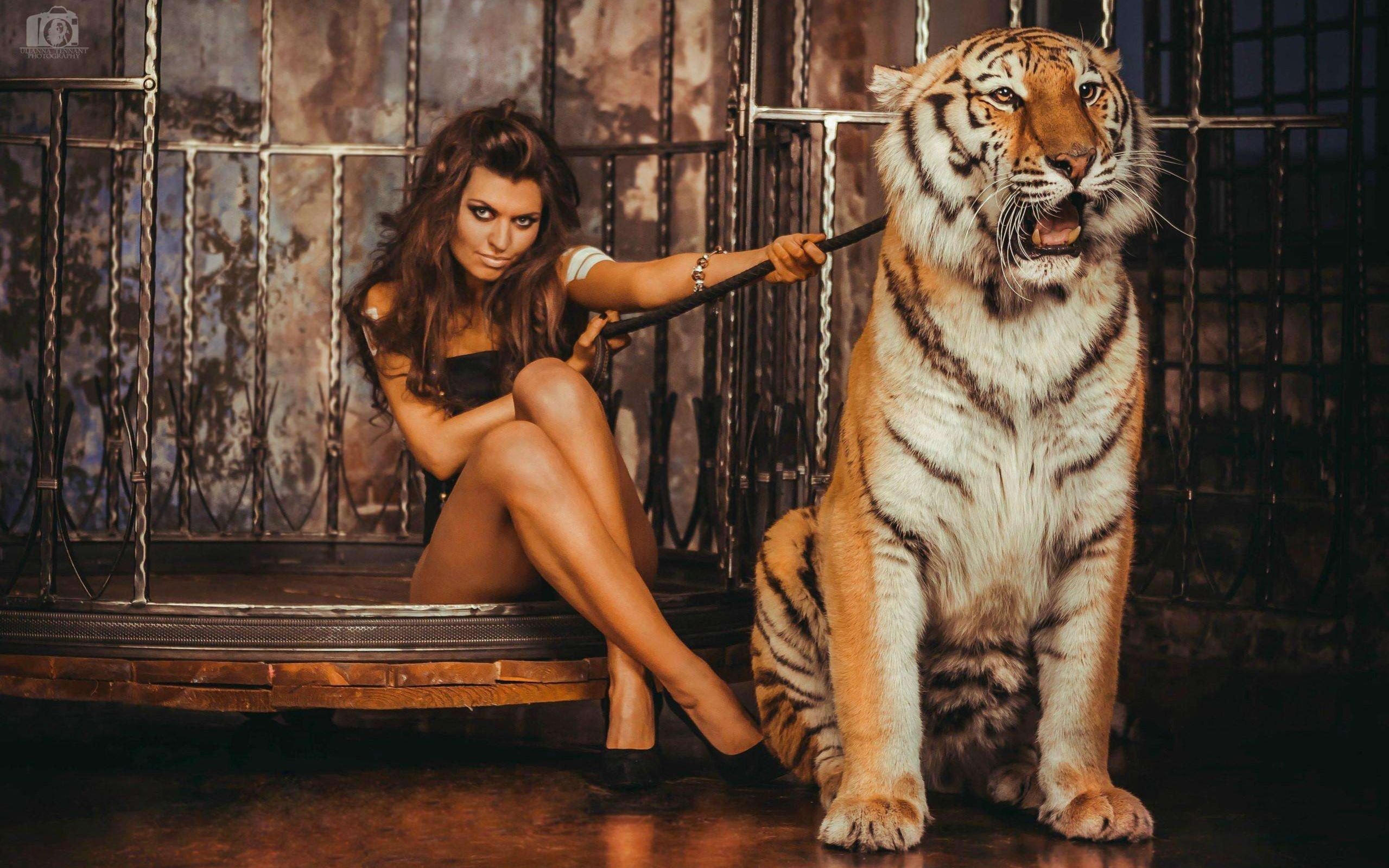 Велотигр. Фотосессия Сиенна Миллер с тигром.