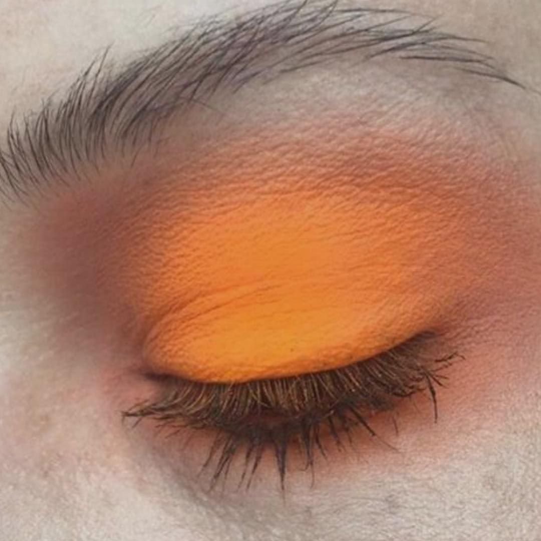 Яркие оранжевые тени