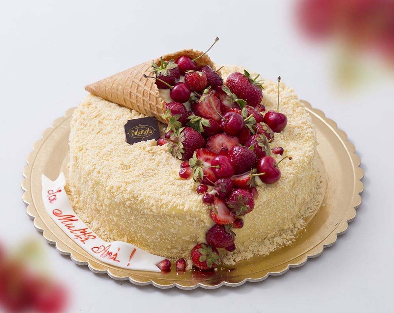 Как украсить наполеон на день рождения. Наполеон и медовик. Декор Наполеона. Украшение торта Наполеон. Декор торта Наполеон.