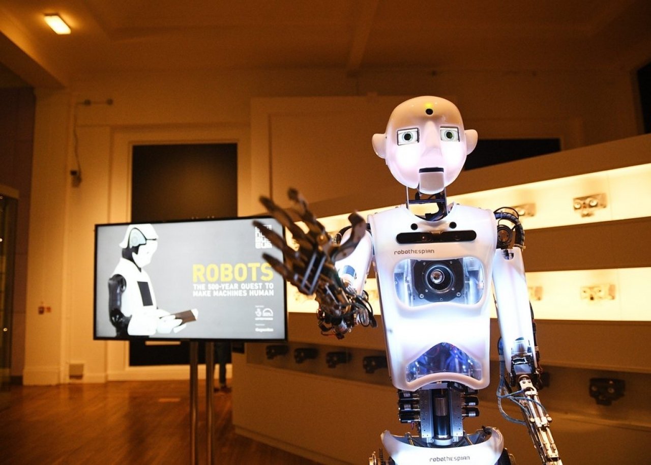 Роботы помощники в быту. Бытовые роботы. Роботы в доме. Роботы в быту. Бытовая робототехника.