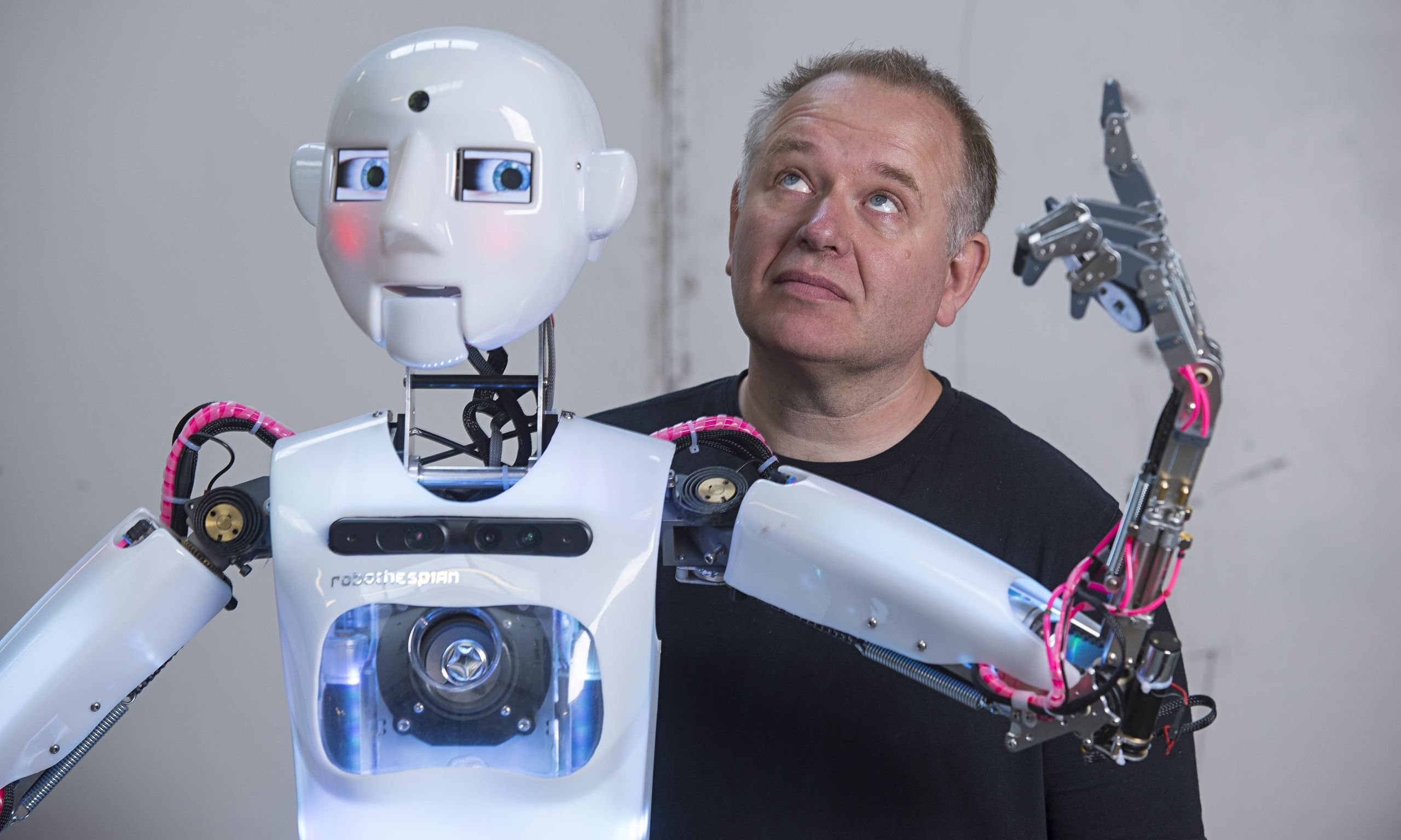 Продвинутый робот. Современные роботы. Робот с искусственным интеллектом. Робот настоящий.