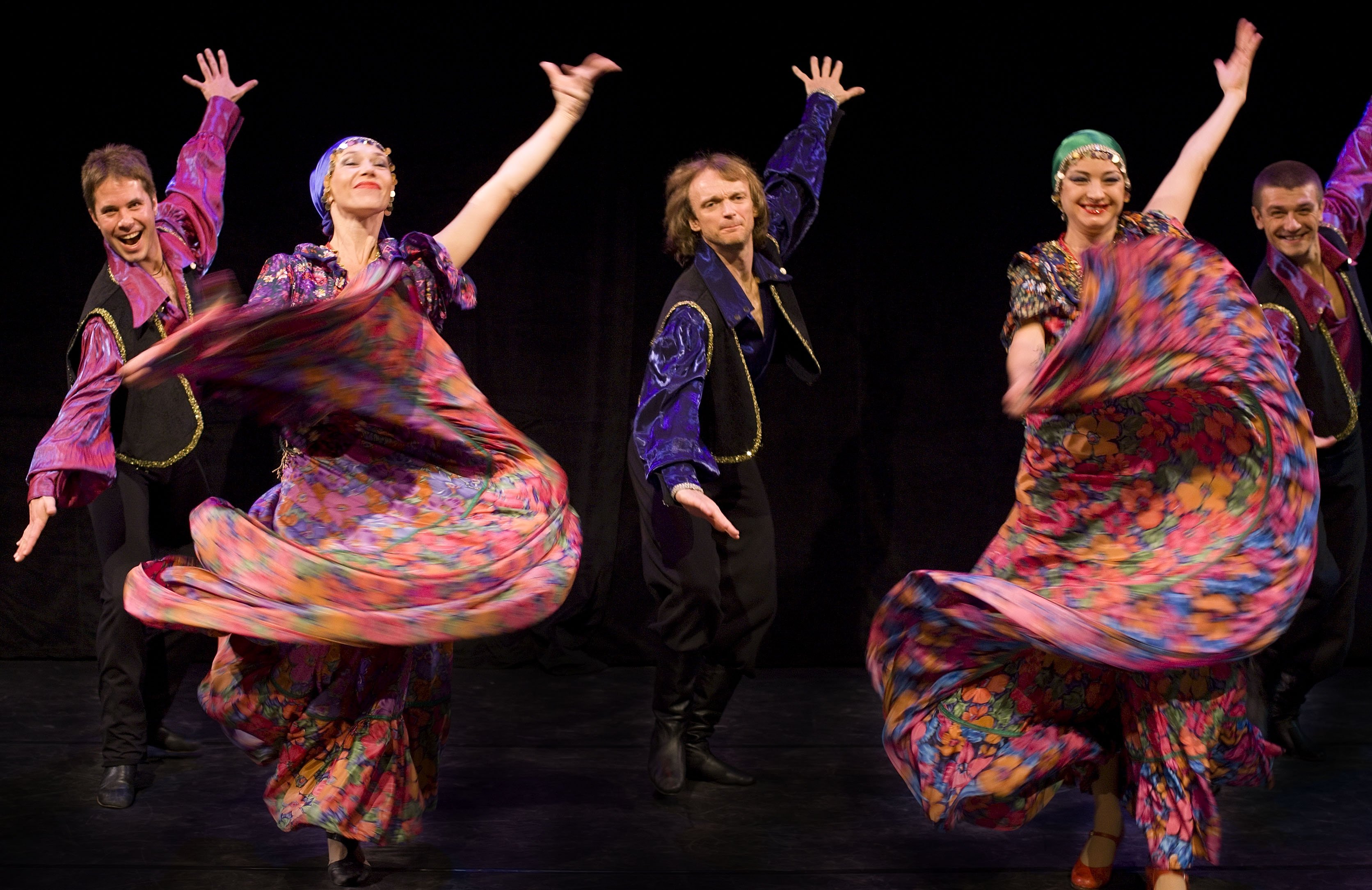 Цыганская танцевальная веселая. Джипси танец. Современный Цыганский танец. Национальные танцы цыган.