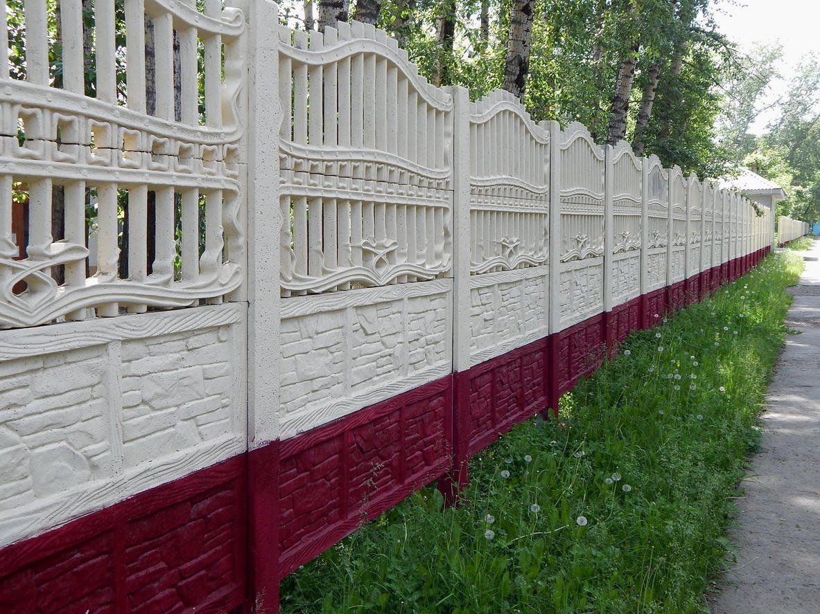Покраска бетонного забора. Бетонный забор Юзуфово. Покрас еврозабор. Красивый забор. Красивый бетонный забор.
