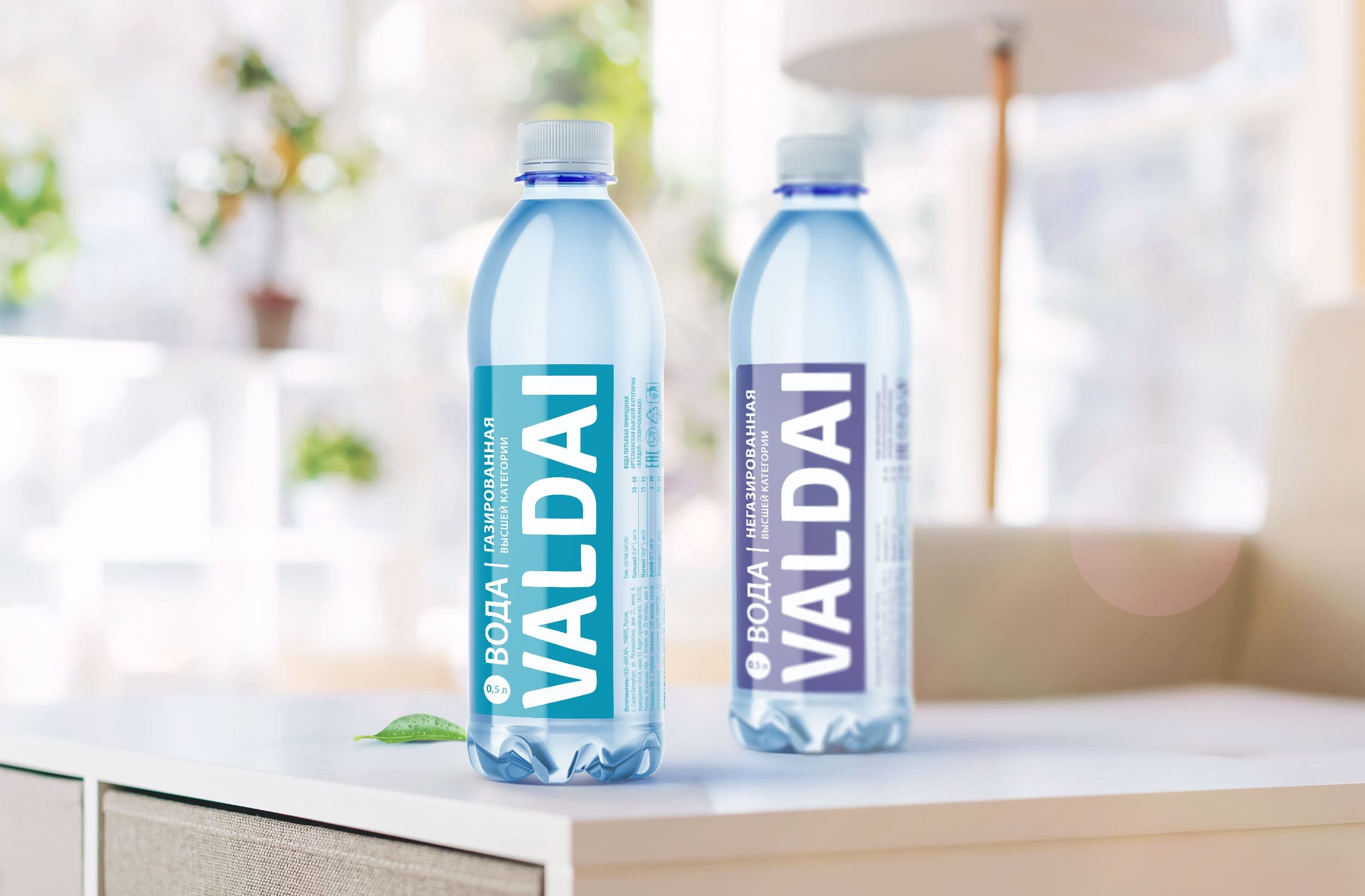 Синяя минеральная вода. Бутылка для воды. Питьевая вода в бутылках. Дизайнерская бутылка для воды. Бренды минеральной воды.