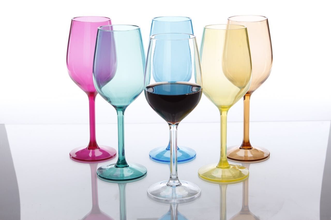 Пластиковые бокалы купить. Пластиковые бокалы. Пластиковые бокалы для вина. Пластиковые бокалы под вино. Бокал вина.