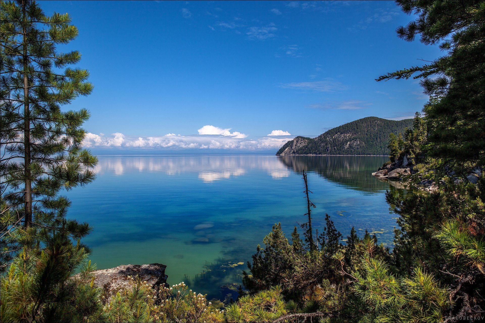 Озеро на севере страны. Озеро Тыклинское на Байкале. Иркутск озеро Байкал. Озеро Байкал Lake Baikal. Катунь озеро Байкал.