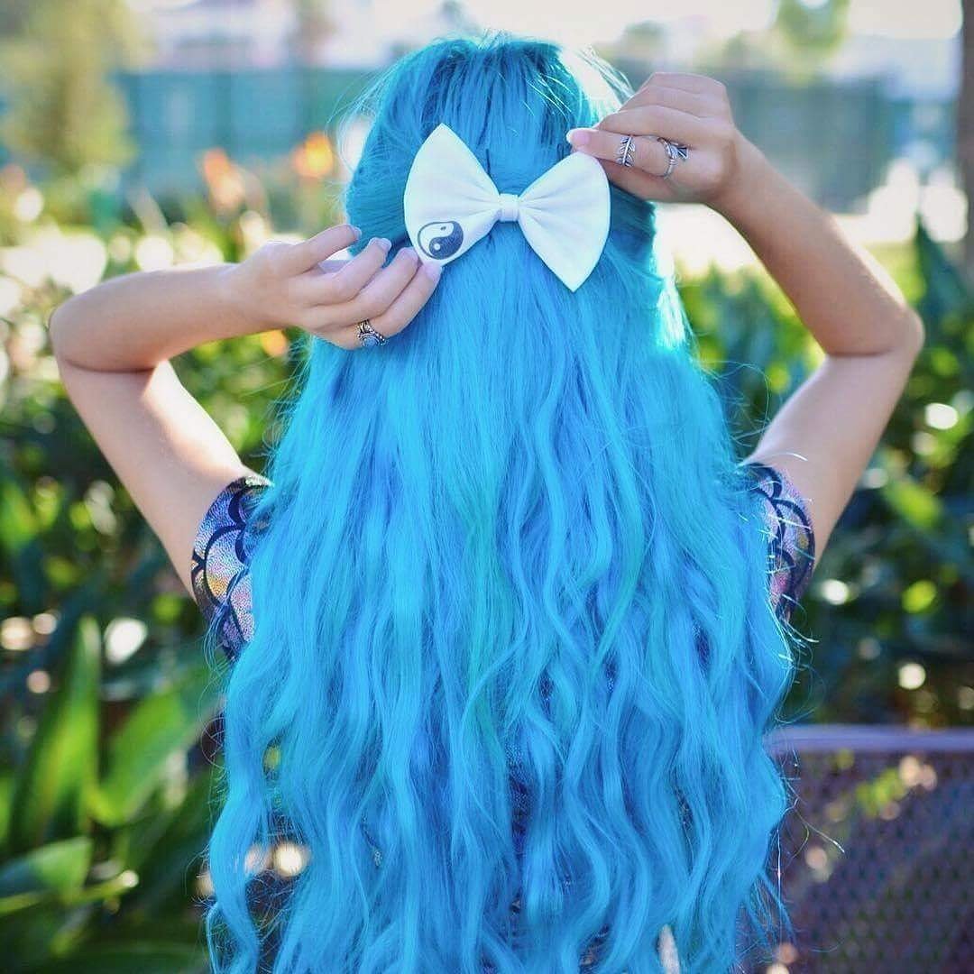 Синие волосы купить. Голубые волосы. Девушка с голубыми волосами. Девушка с синими волосами.