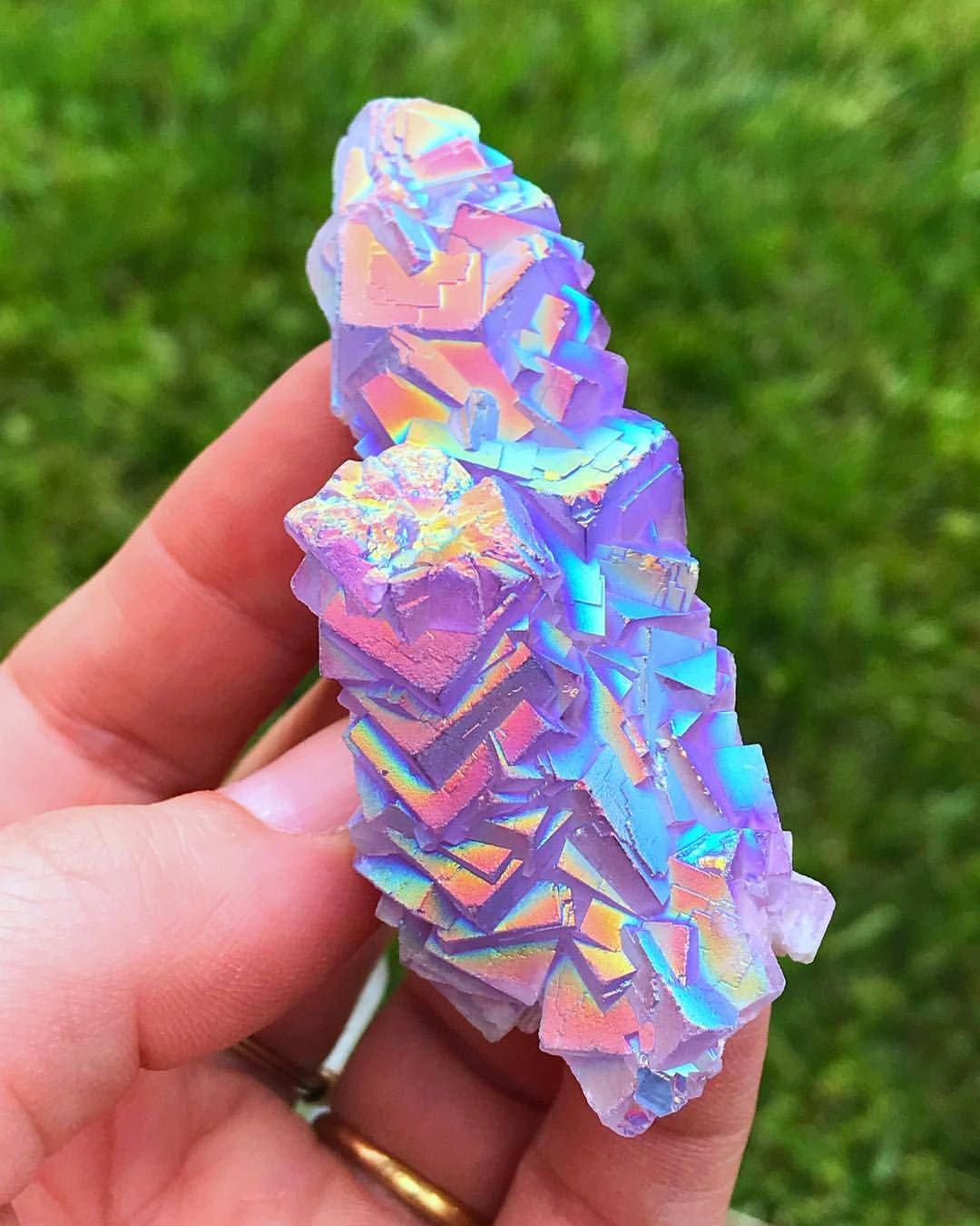 Crystal stone. Призматические Кристаллы. Радужный кварц минерал. Магик кварц. Красивые Кристаллы.
