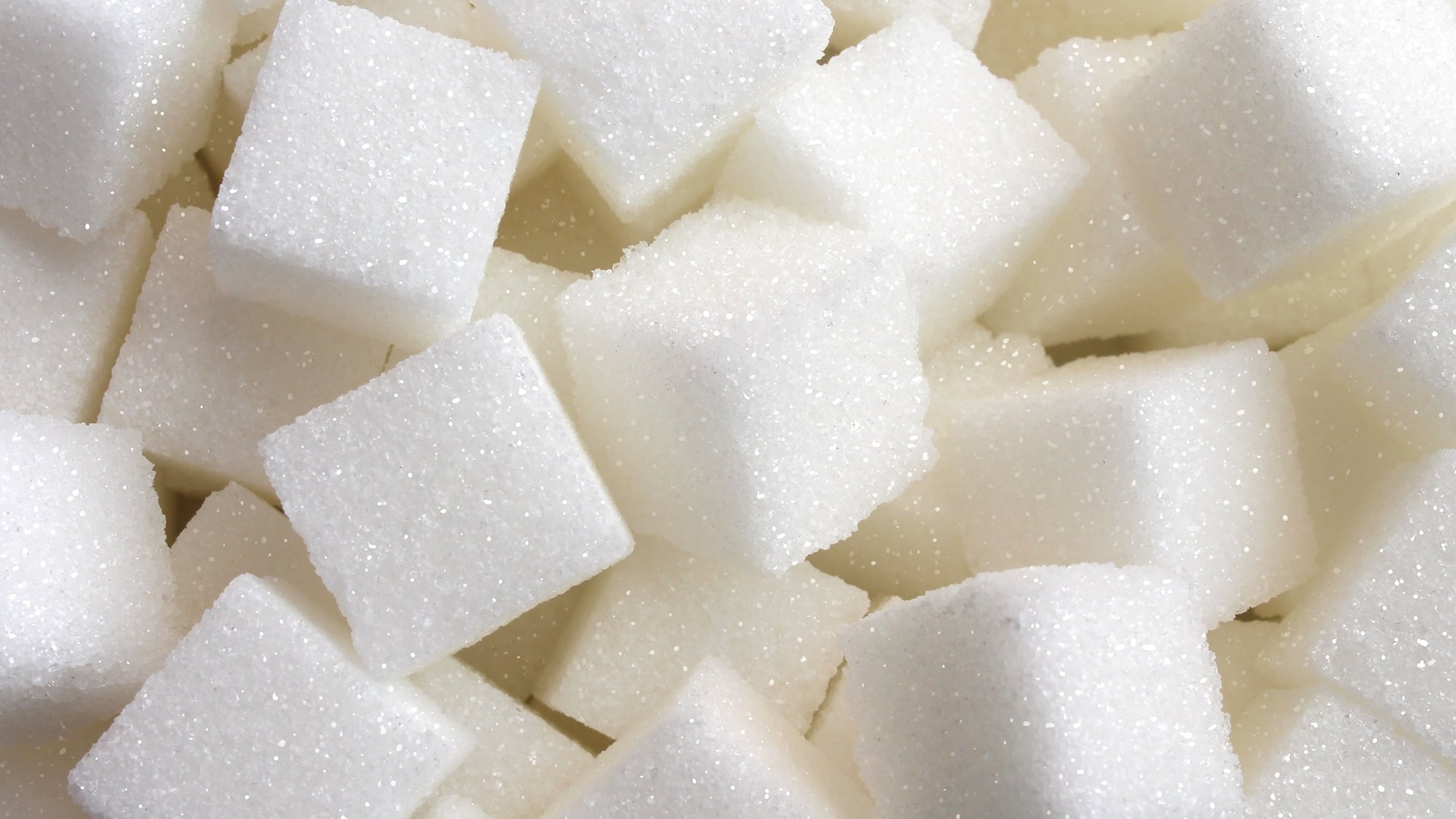Рафинированный сахар это. Тростниковый сахар рафинад. Сахар рафинад кубик. Кусочек сахара. Сахар в кубиках.