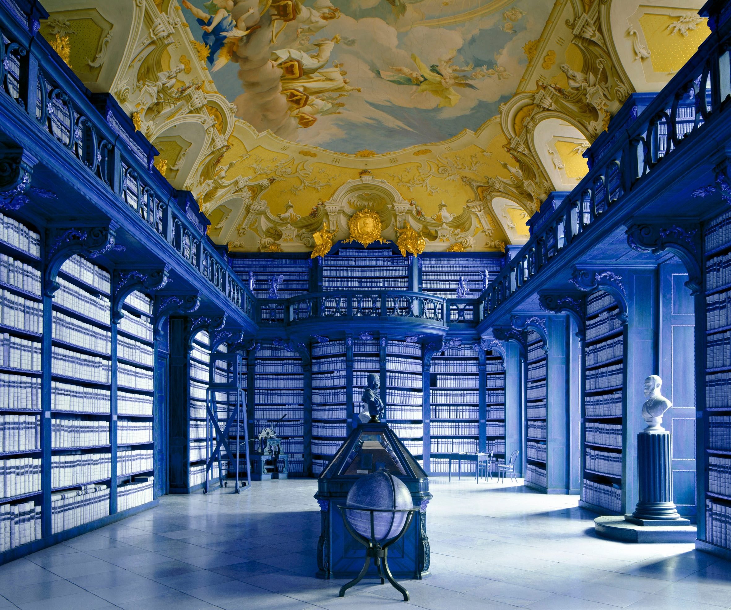 Самая лучшая библиотека. Библиотека Кремсмюнстерского аббатства, Австрия. Библиотека аббатства Зайтенштеттен, Зайтенштеттен, Австрия. Библиотека аббатства Адмонт, Австрия фасад.