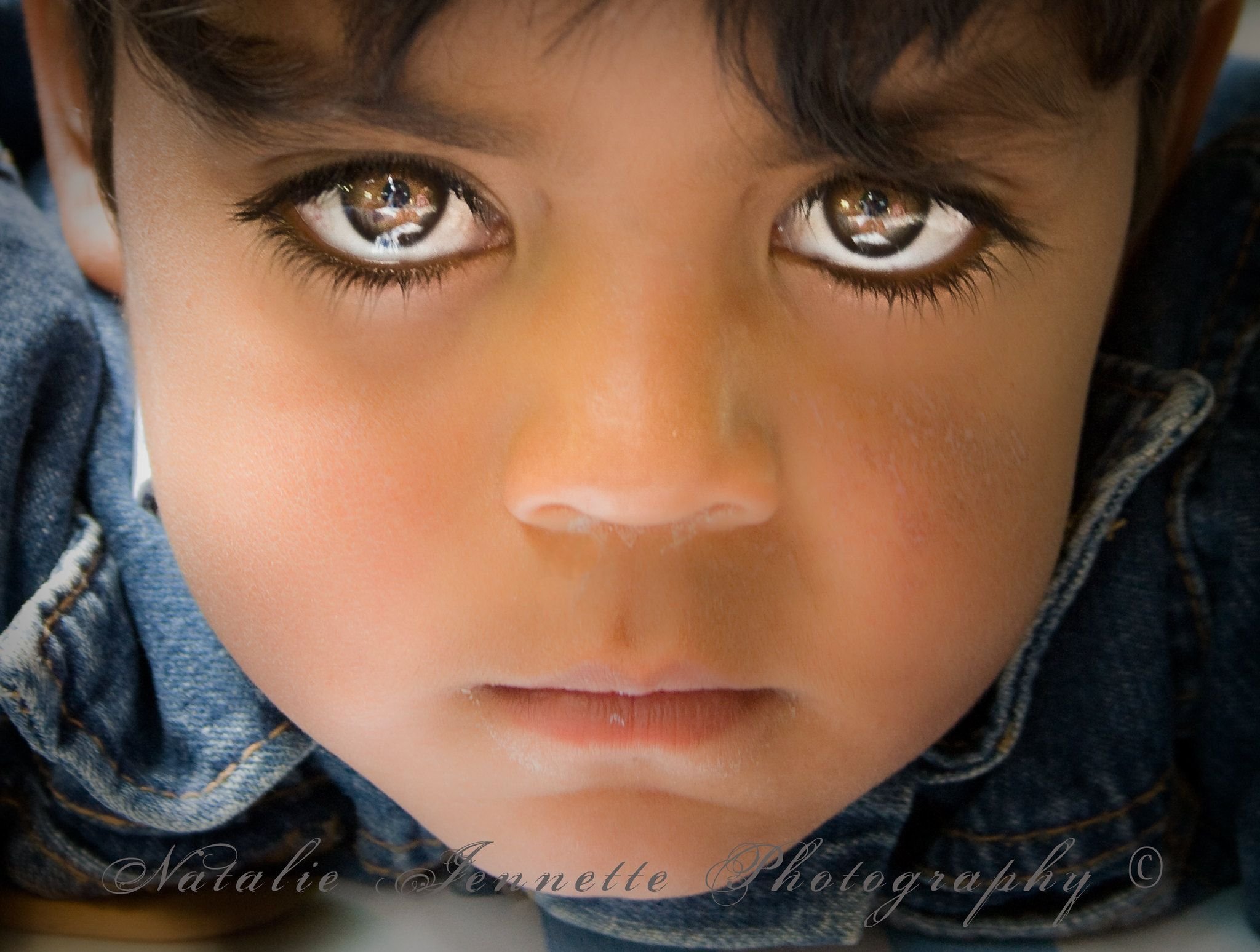 Папа глаза. Необычные глаза. Необычный цвет глаз. Люди с необычным цветом глаз. Красивые дети с зелеными глазами.
