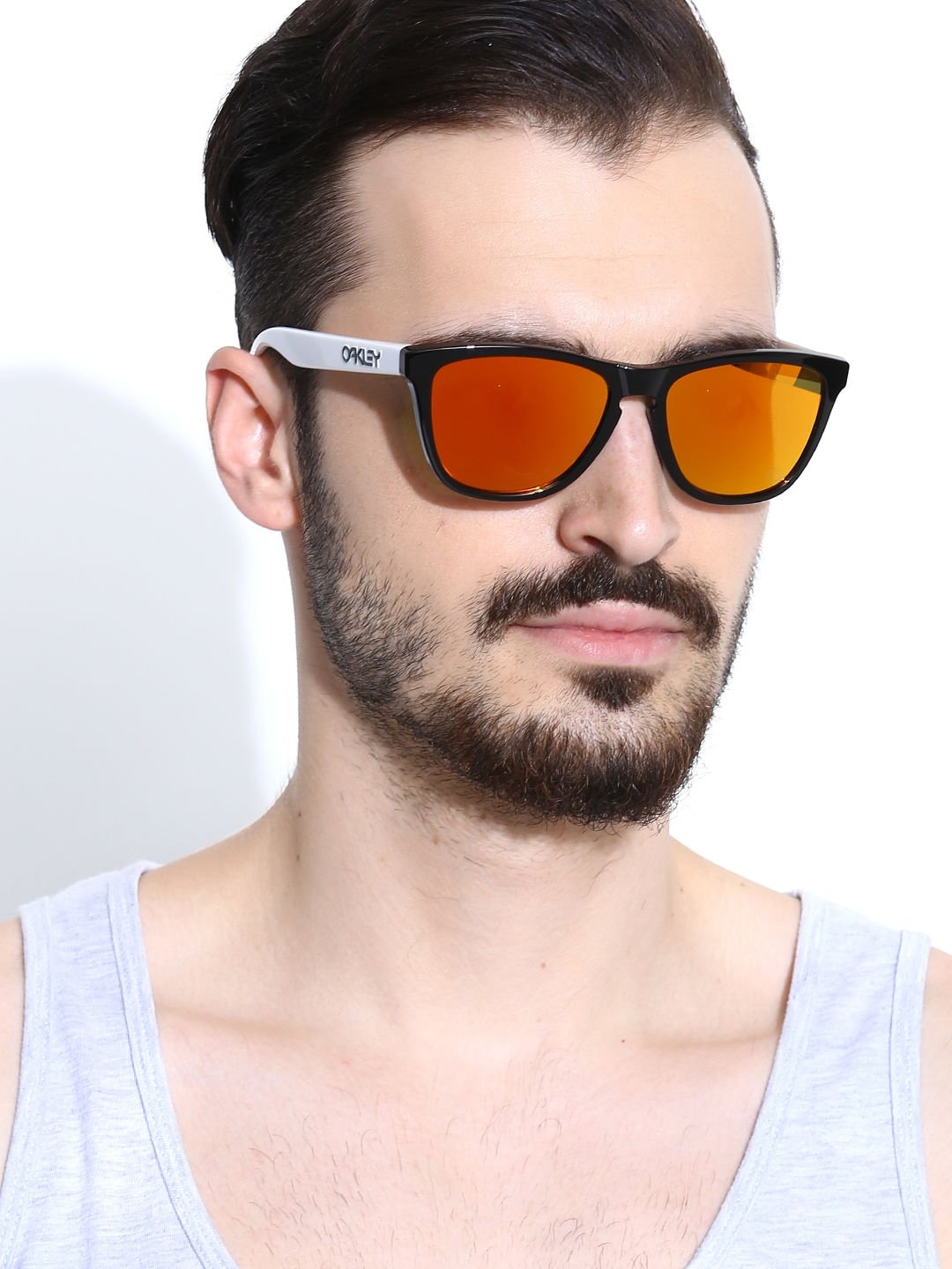 Солнцезащитные очки мужские спортивные купить. Очки oakley frogskins. Oakley Wayfarer. Oakley вайфареры. Окли очки солнцезащитные мужские.