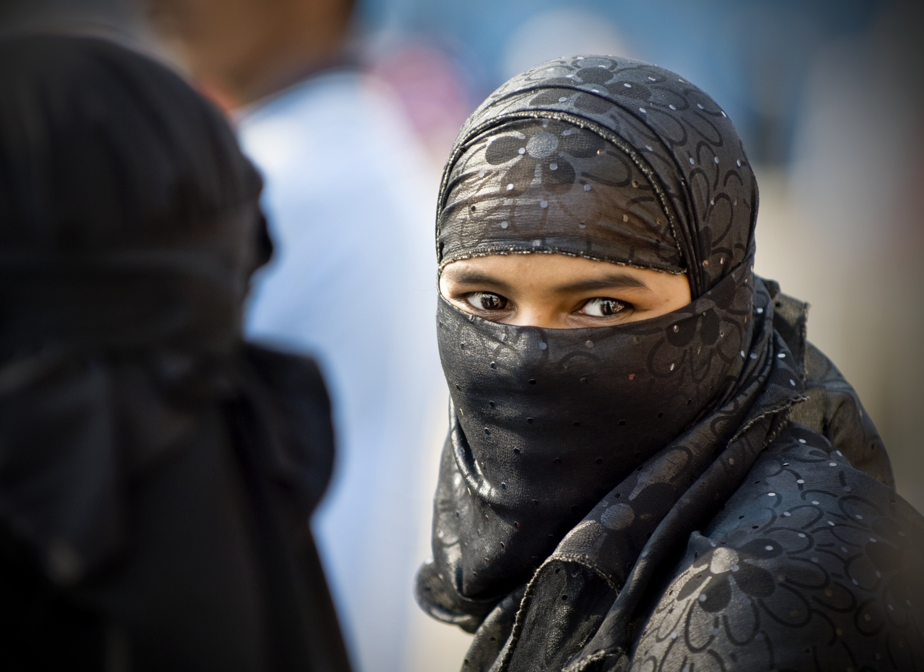 Мусульманский черт. Никаб вуаль Бурга маска. Хиджаб паранджа чадра никаб. Ниндзя никаб. Никаб бурка маска.