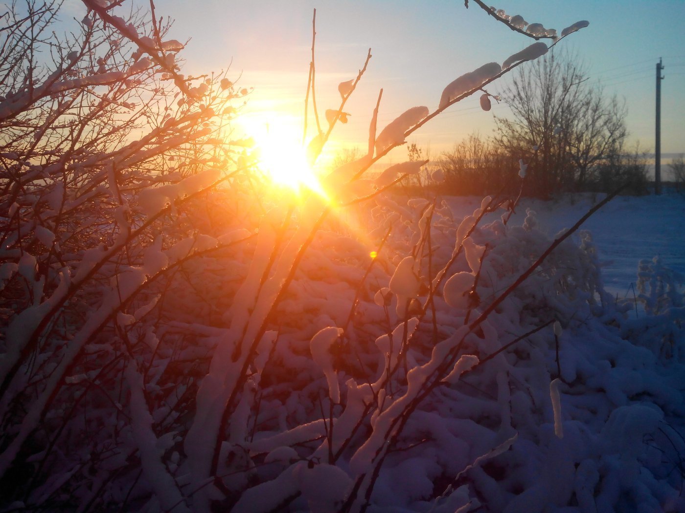 Закат в марте. Зима солнце. Рассвет зимой. Зимнее солнцестояние фото. Зимний Восход.