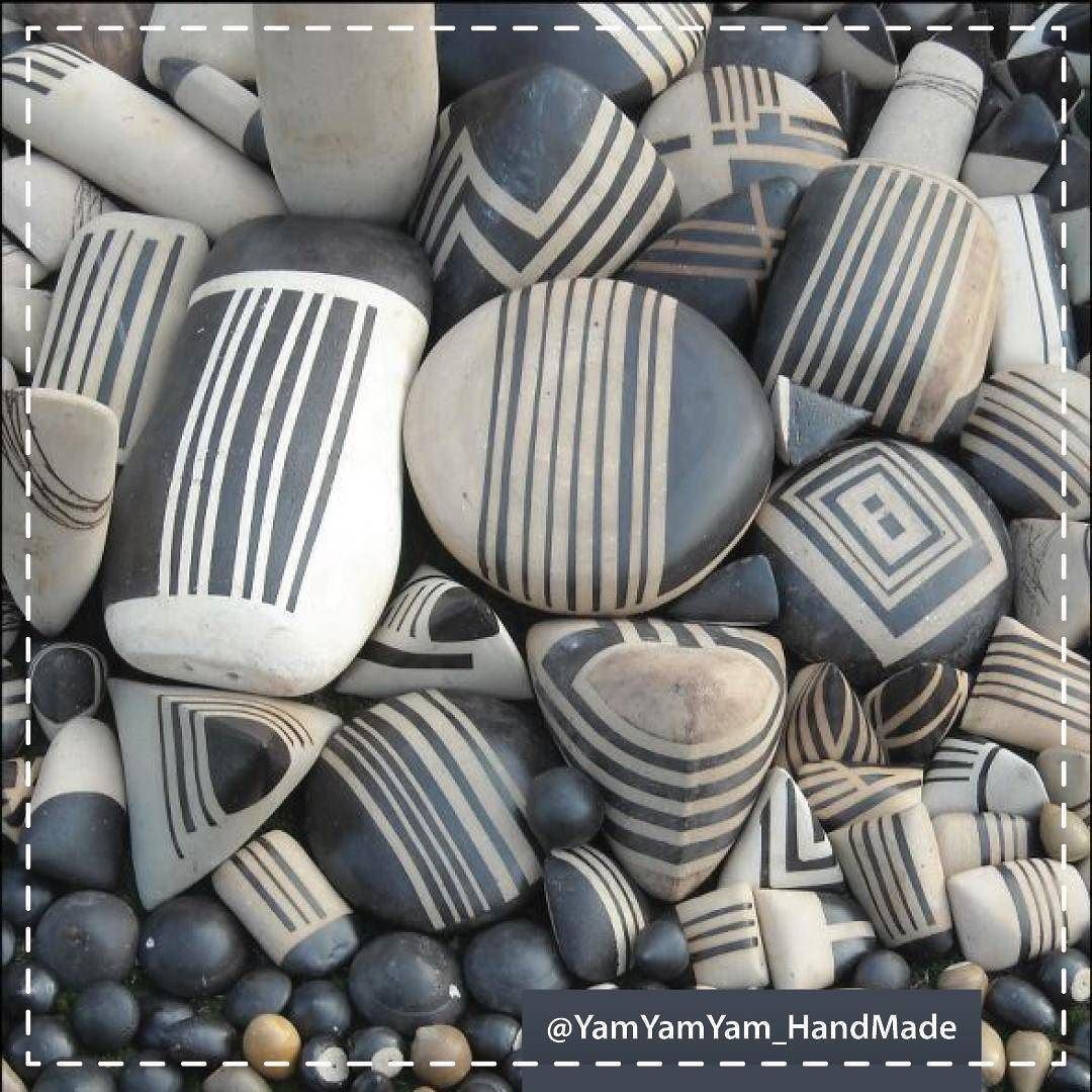 Почему камни серые. Изделия из морских камней. Камни необычной формы. Декор морскими камнями. Галька с полоской.
