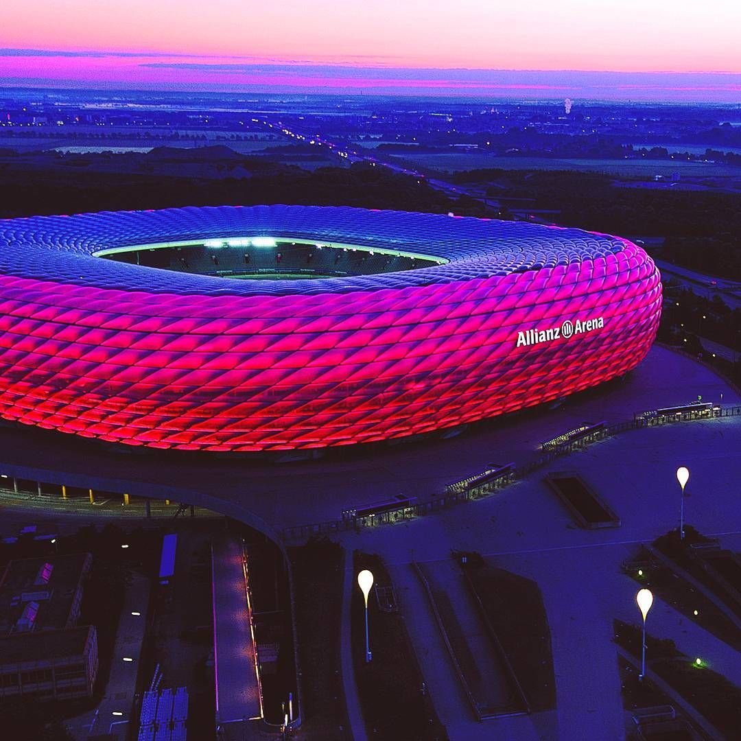 Самые красивые стадионы. Альянц Арена Мюнхен. Стадион Альянц Арена. Мюнхен Арена стадион. Стадионы Германии Альянц Арена.