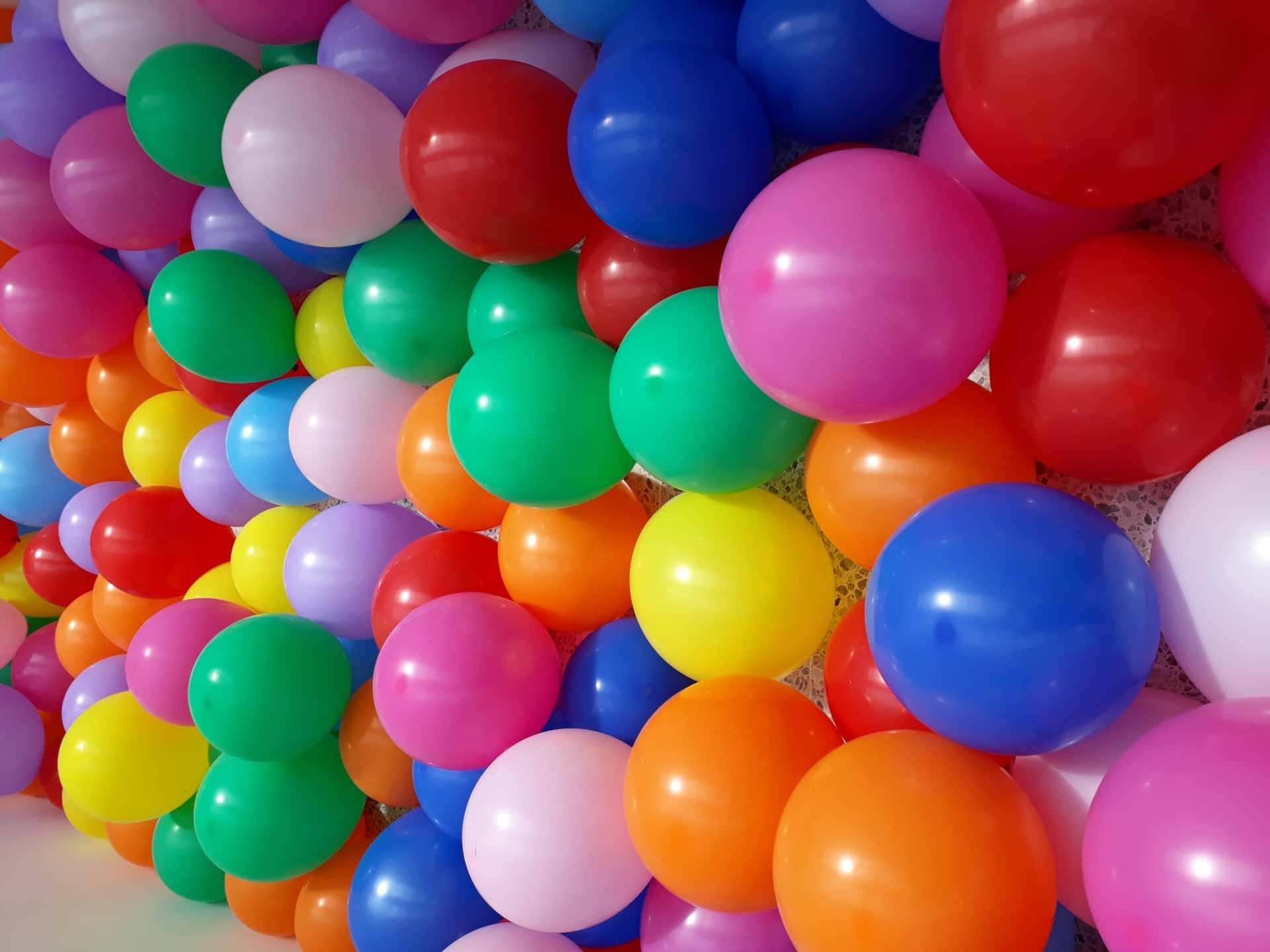 Шари. Разноцветные шарики. Шарики надувные. Разноцветные шарикишарик. Много шаров.