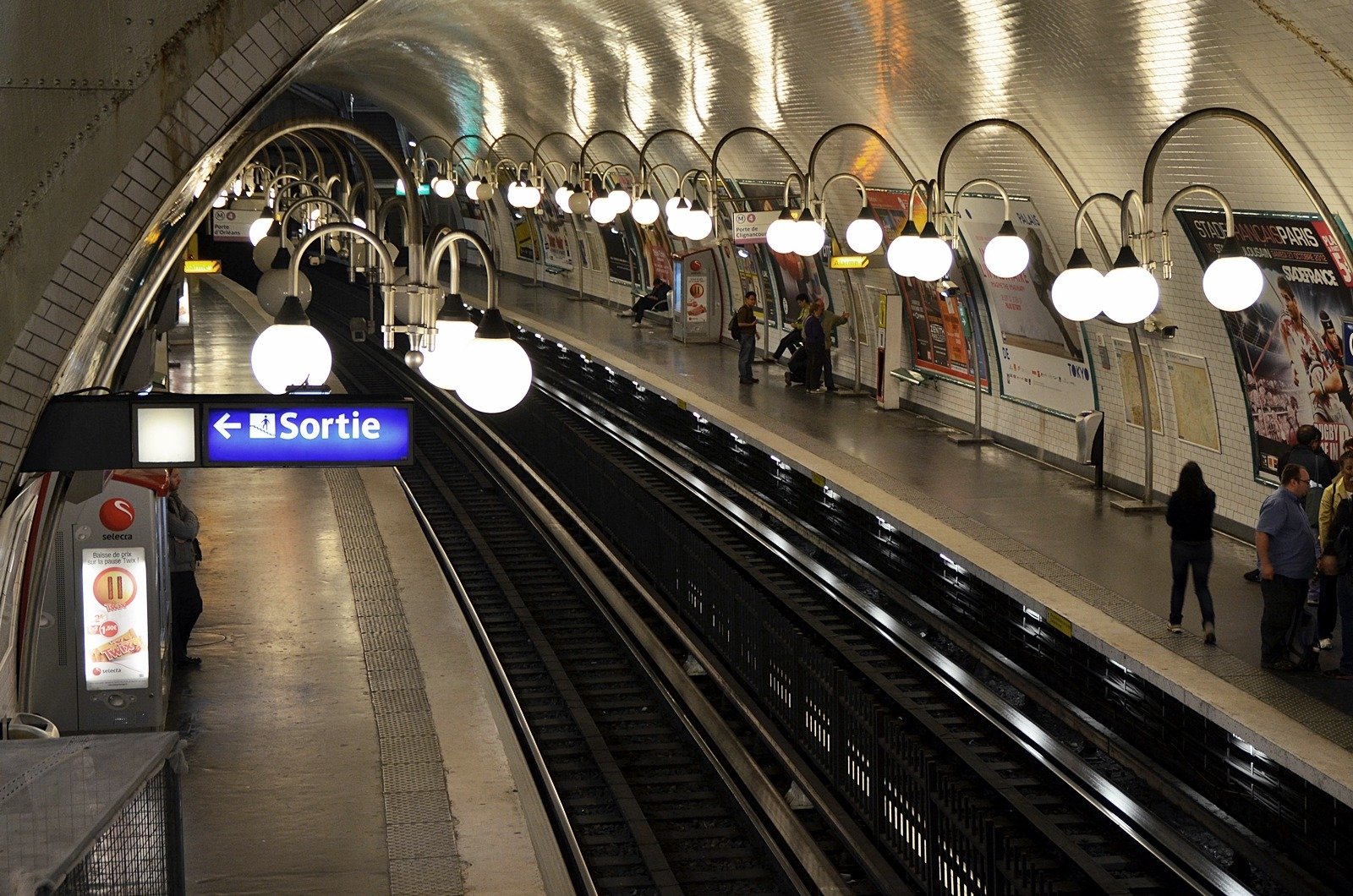 Кубинская метро. Станция Arts et métiers, Париж, Франция. Метро Парижа. Метро Франции Париж. Станции метро Парижа.