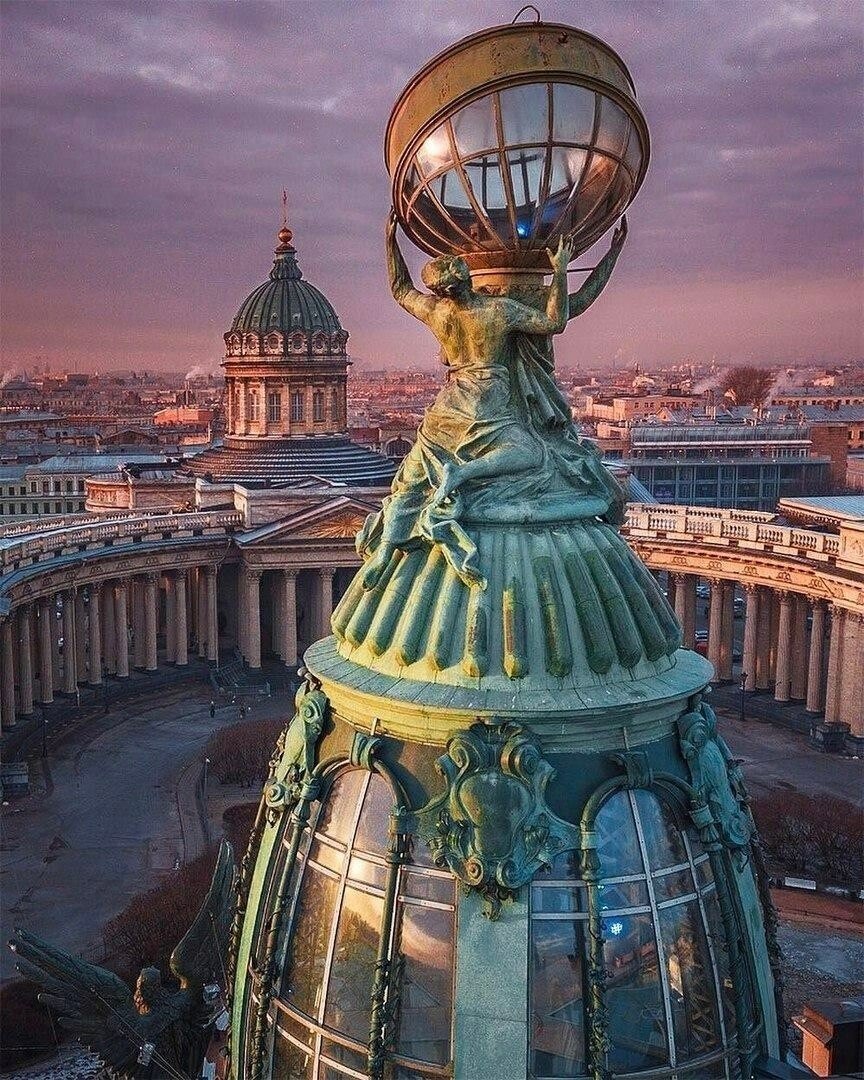 Чем наиболее известен санкт петербург. Купол Зингера в Санкт-Петербурге. Дом Стингера Санкт-Петербург.
