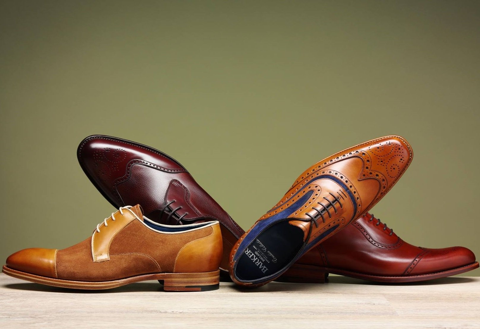Популярный сайт обуви. Мужские туфли Оксфорд 2022. Мужская обувь реклама. Обувь мужская и женская. Реклама обуви.