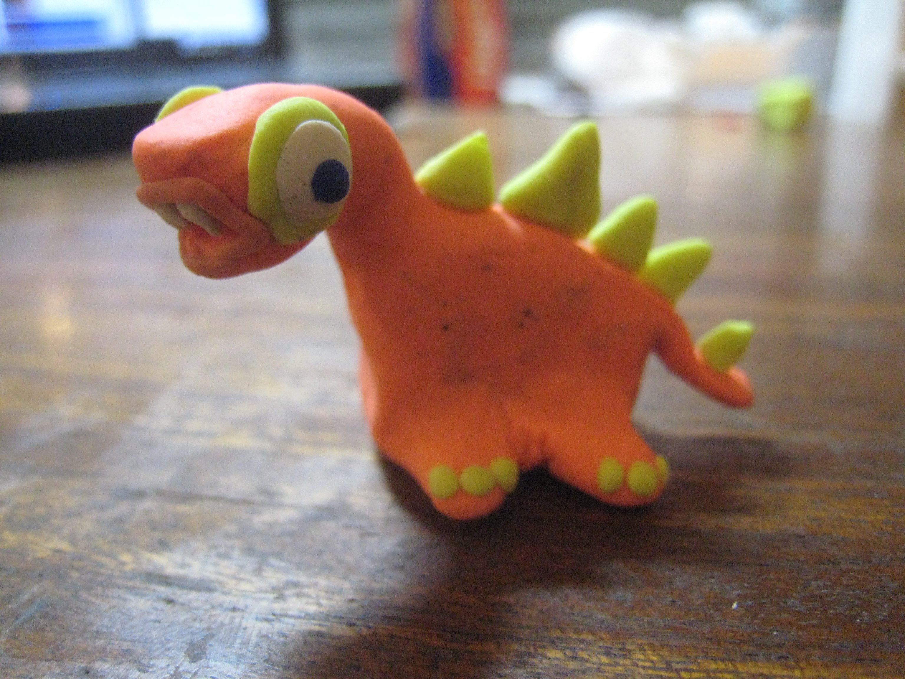Как лепить динозавров. Лепка динозавров. Динозавр пластилин. Лепка Динозаврик. Динозавр из пластилина для детей.