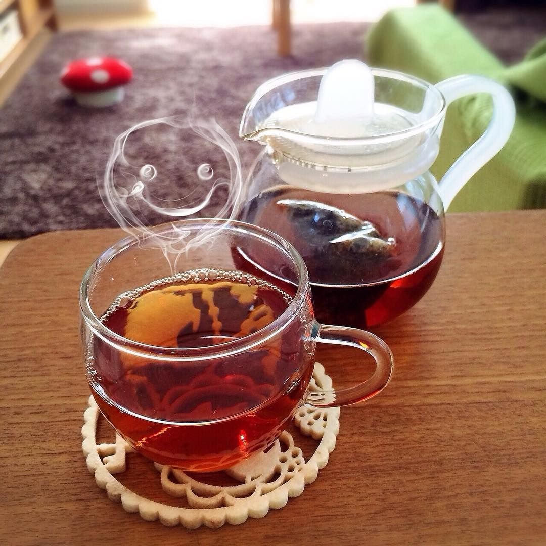 3 2 стакана чая. Красивая подача чая. Заварка чая. Заваривать чай. Чай заваривается.