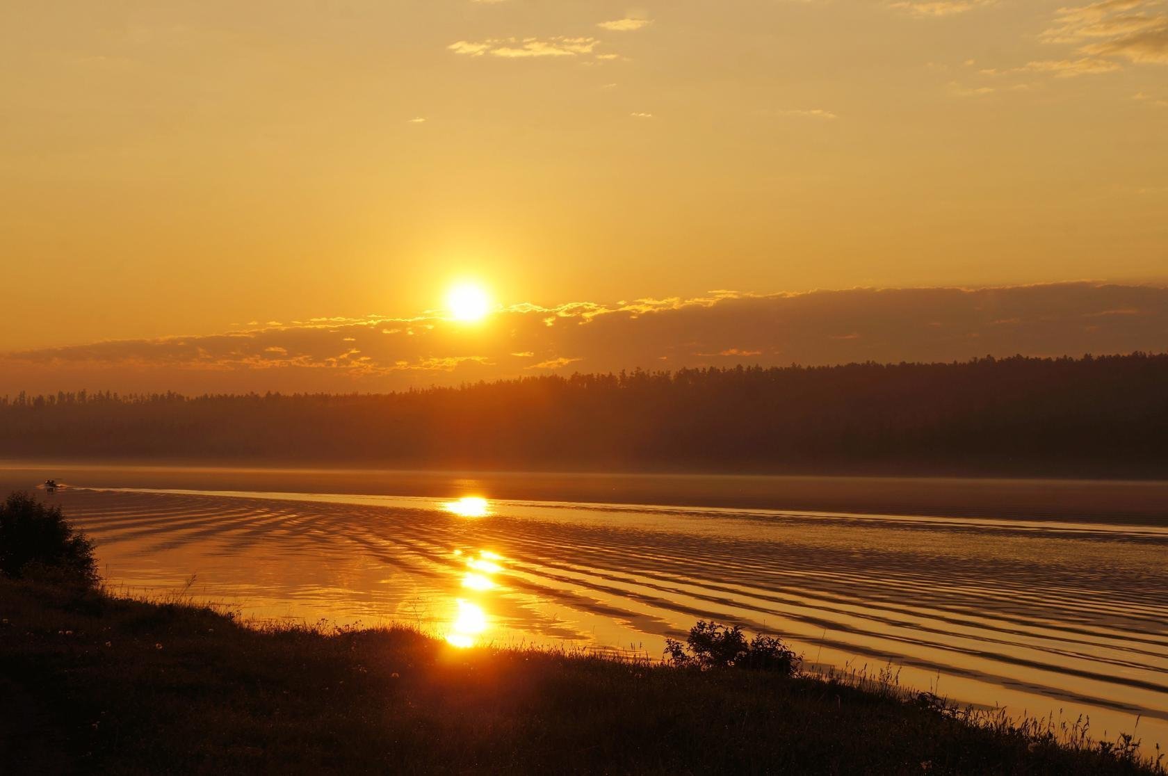 Фото солнце россия. Рассвет на реке Енисей. Пейзаж рассвет. На Восходе солнца. Рассвет в Сибири.
