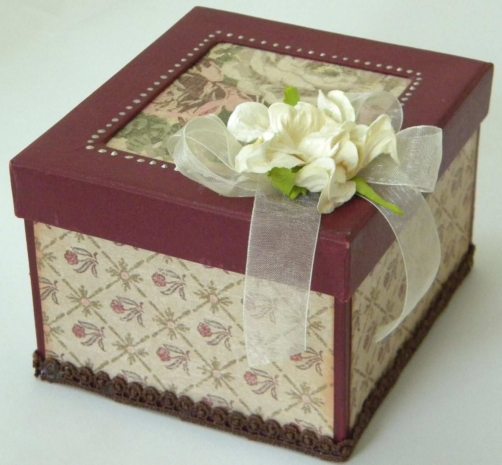 Большие красивые коробки. Коробки для украшений. Декор коробки для подарка. Красивые коробочки для подарков. Украшение подарочной коробки.