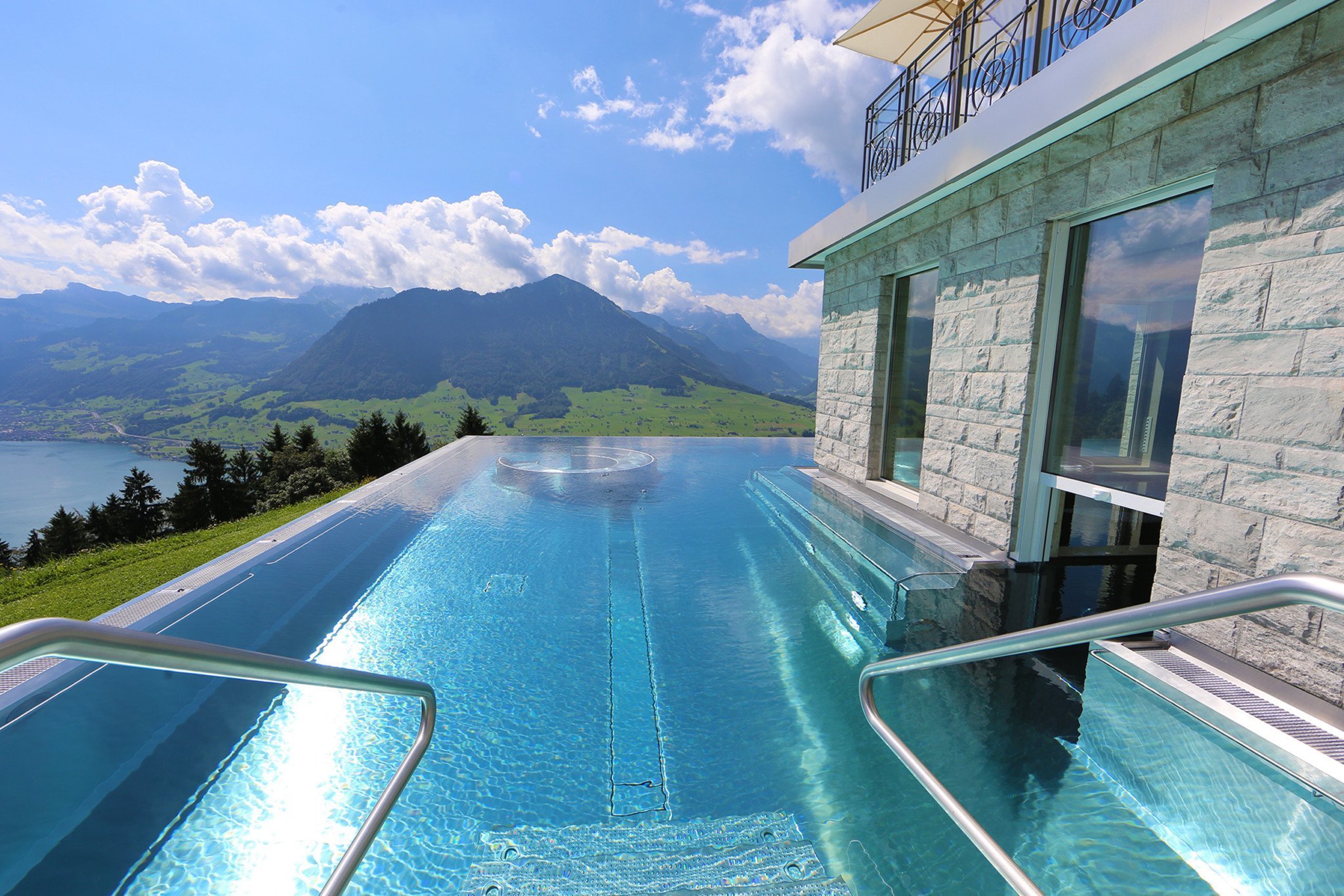 Новый свет бассейн. Швейцария вилла Honegg. Отель Хонегг Швейцария. Villa Honegg Швейцария горы. Hotel Villa Honegg 5* Швейцария.