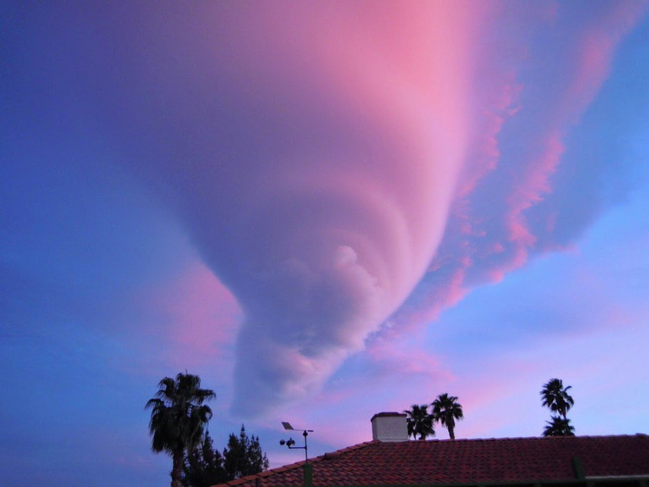 Необычные физические явления. Удивительные природные явления. Необычные облака. Редкие явления природы. Красивые облака необычные.