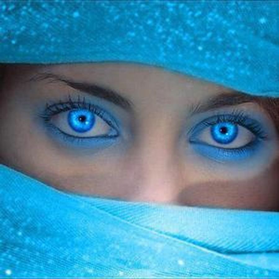 Красивые глаза в марте. Красивые глаза. Синие глаза. Голубые глаза женские. Необычные глаза.