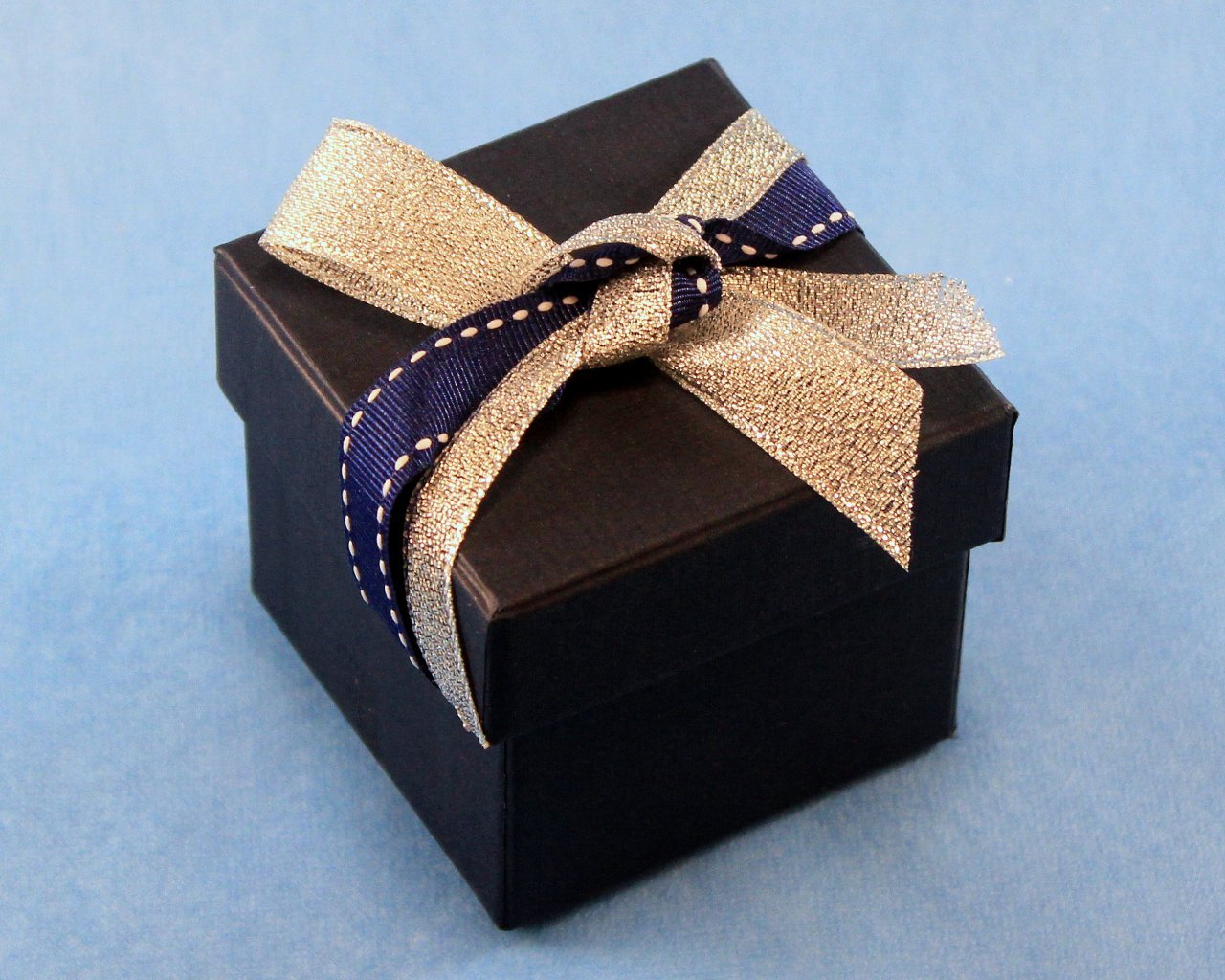 Коробок подарков. Красивые подарочные коробки. Коробочка для подарка. Красивые коробочки для подарков. Красивая коробка для подарка.