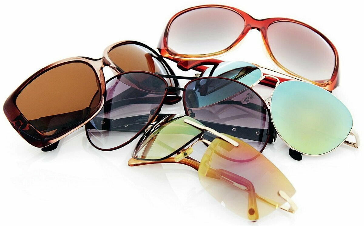 Sunglasses очки солнцезащитные. Солнцезащитные очки. Солнечные очкиgyu. Современные солнцезащитные очки. Яркие солнечные очки.