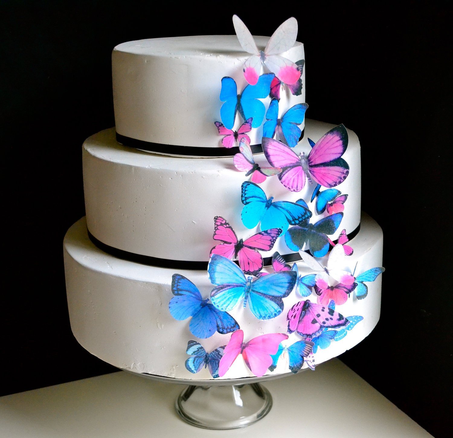 Украшения из вафельной бумаги. Торт «бабочки». Украшение торта бабочками. Торт с бабочками и цветами. Торт с бабочками для девочки.