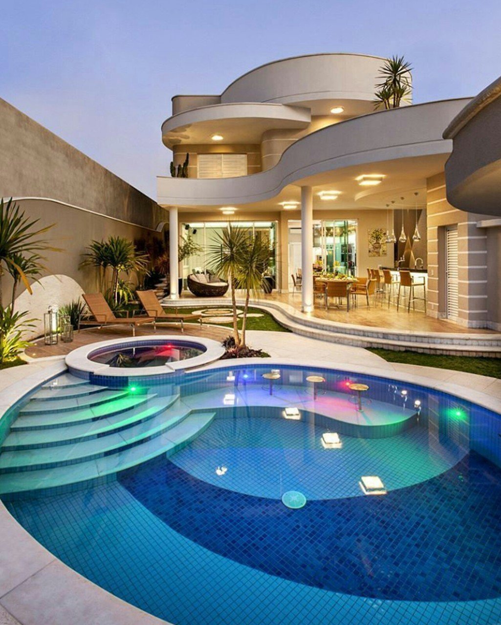Крутой дом картинка. Манисон вилла Модерн. Дом с бассейном. Шикарный дом. Шикарный особняк с бассейном.