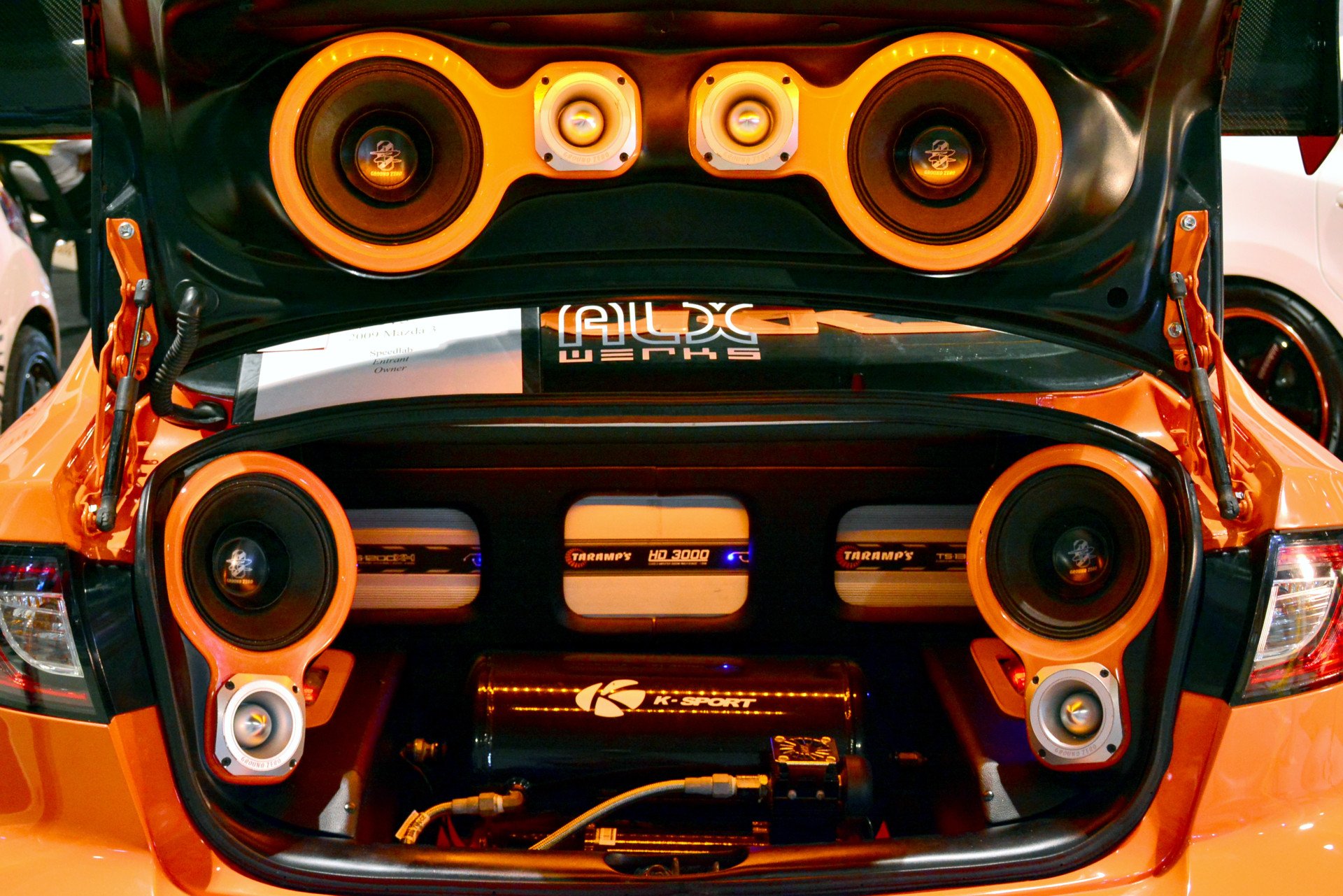 Automotivo love 69. Колонки кар аудио кар аудио. Автозвук машины. Аудиосистема автомобиля. Акустика в машину.