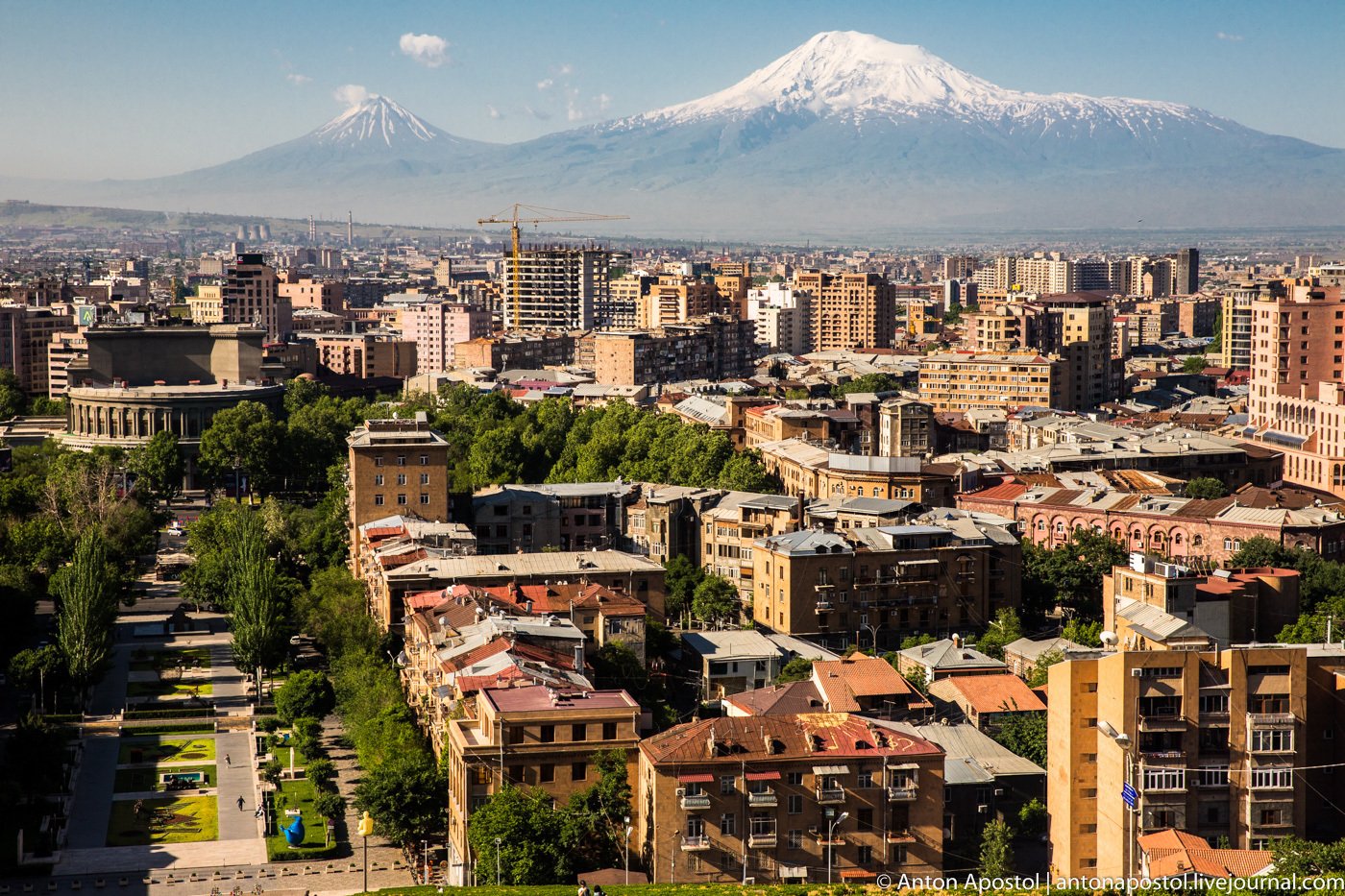 Как назывался ереван. Арарат (город, Армения). Каскад Ереван Арарат. Вид на Арарат с каскада Ереван. Каскад на гору Арарат Ереван.