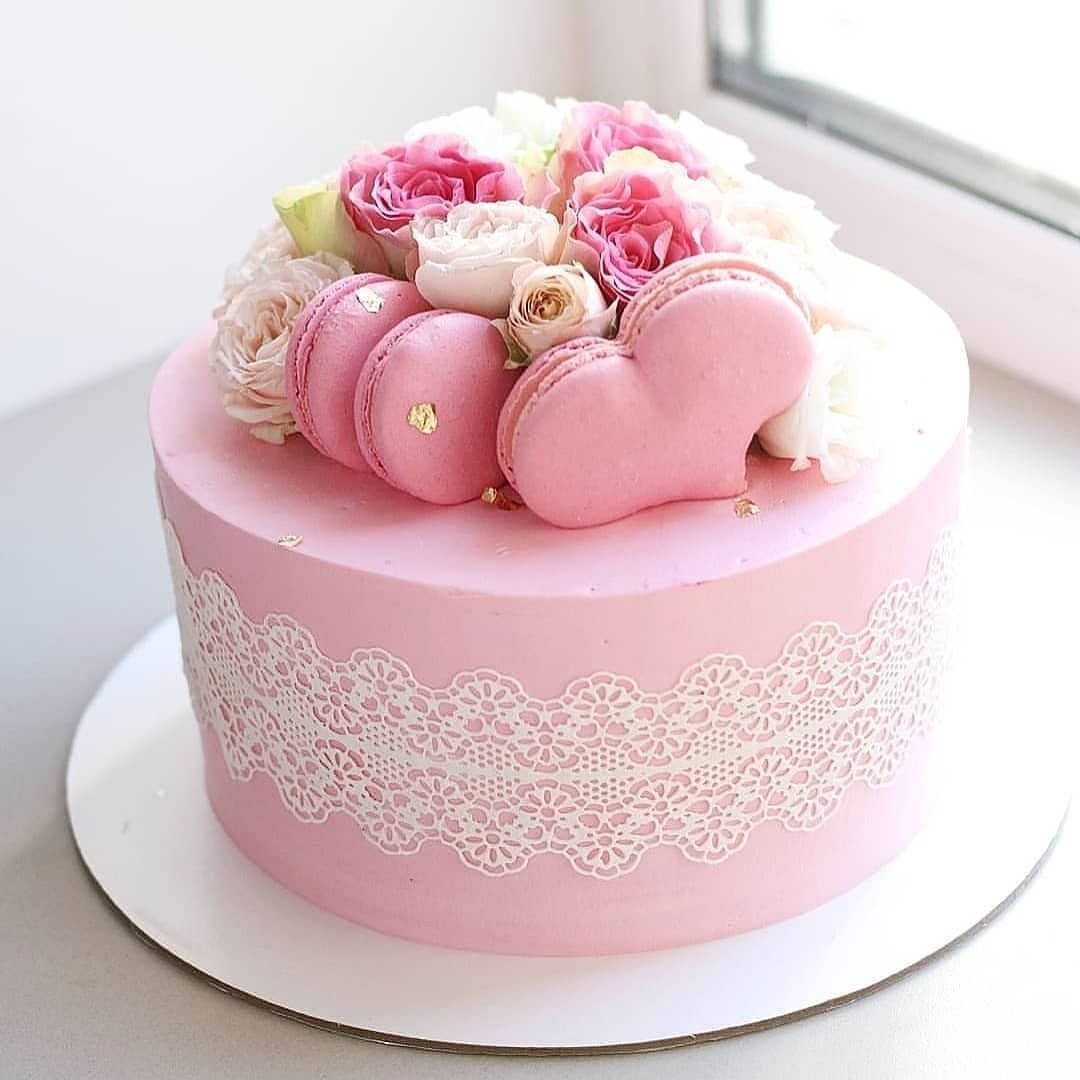 Торт ярко розовый