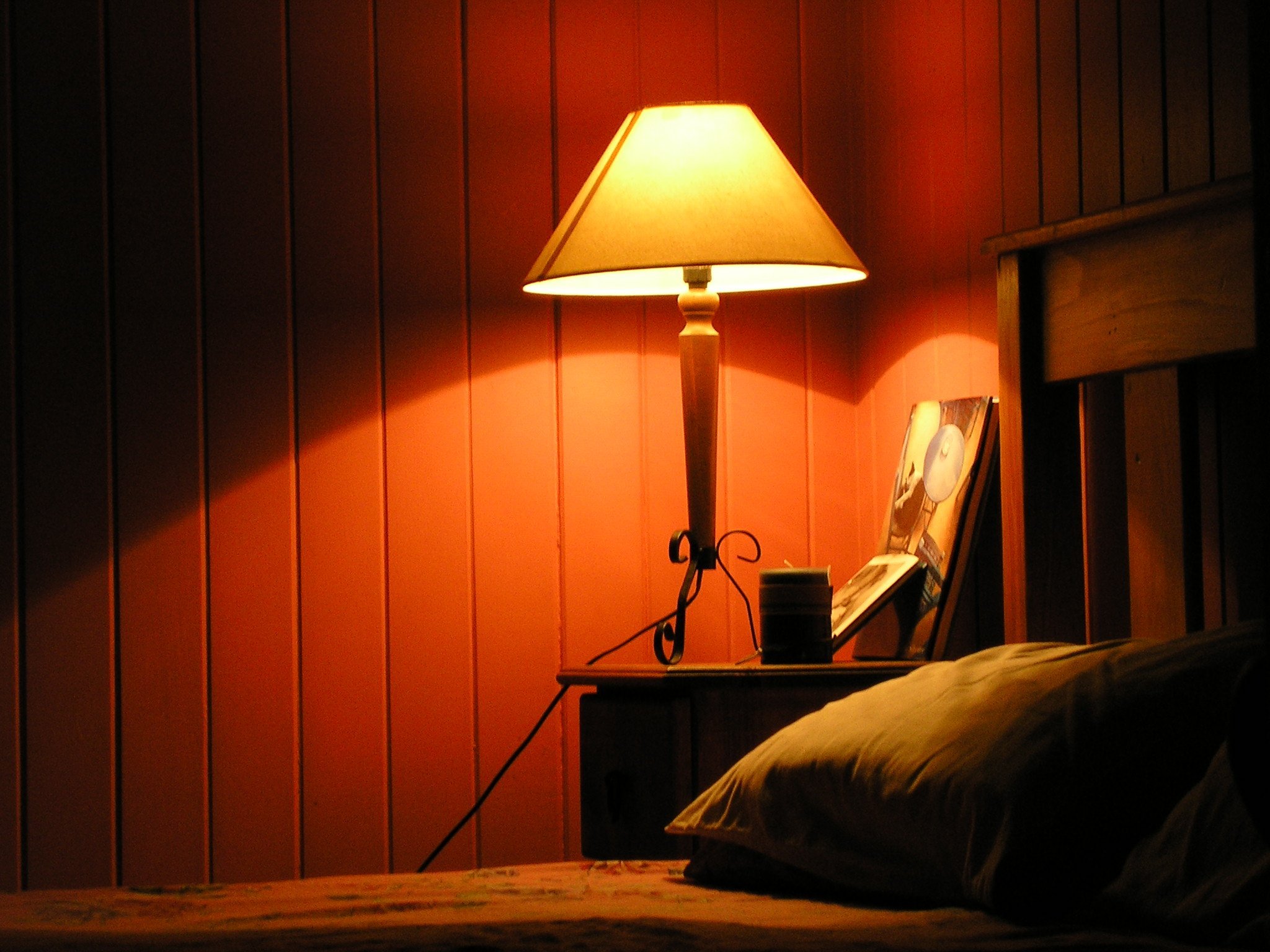 Сделай свет тускло. Торшер в комнате. Светильник в комнату. Лампа в комнате. Ночная лампа для спальни.