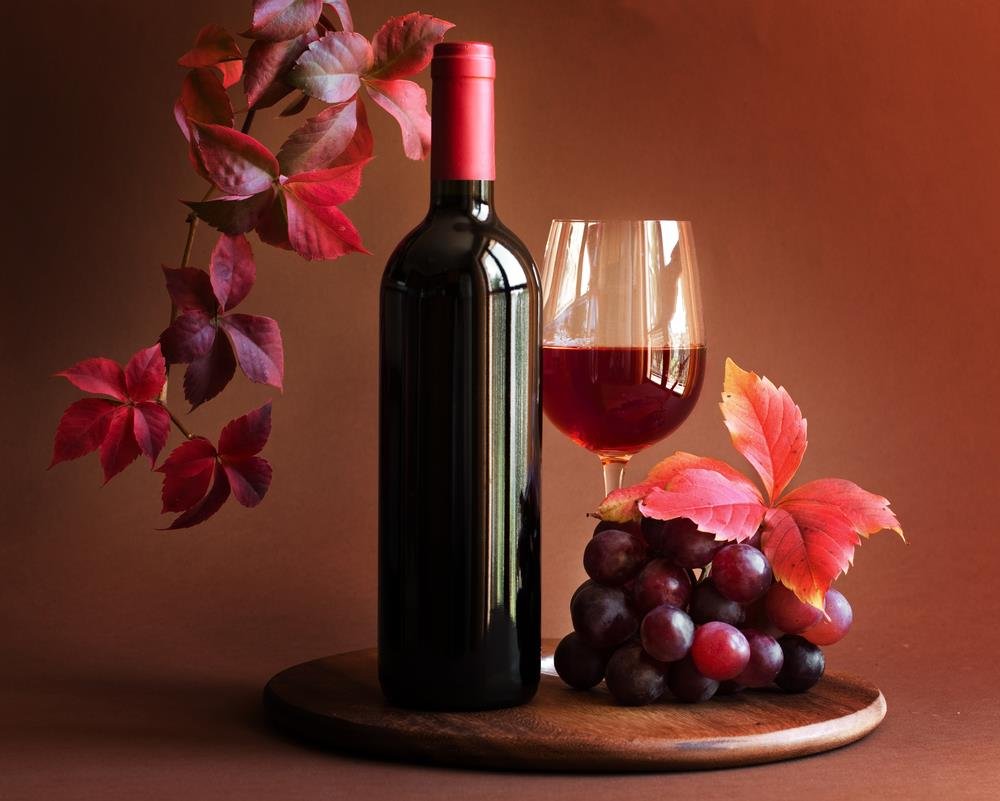 Vino. Вино красиво. Бутылка вина и бокал. Вино с веточкой. Вино jpg.
