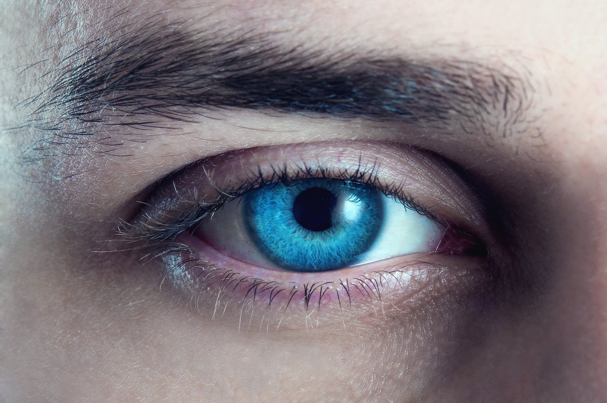 Про голубоглазую. Голубые глаза. Синие глаза. Голубые глаза мужские. Красивые глаза.