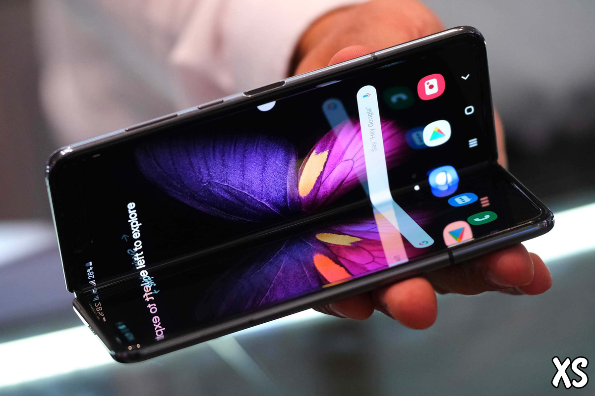 У нее новый телефон. Новый самсунг 2022. Samsung Galaxy Fold 2022. Новый самсунг 2022 раскладной. Самсунг складной смартфон 2022.