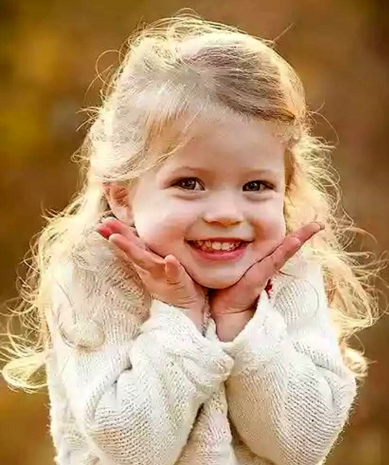 Улыбка детей самое. Ребенок улыбается. Девочка смеется. Девочка улыбается. Красивые детские улыбки.