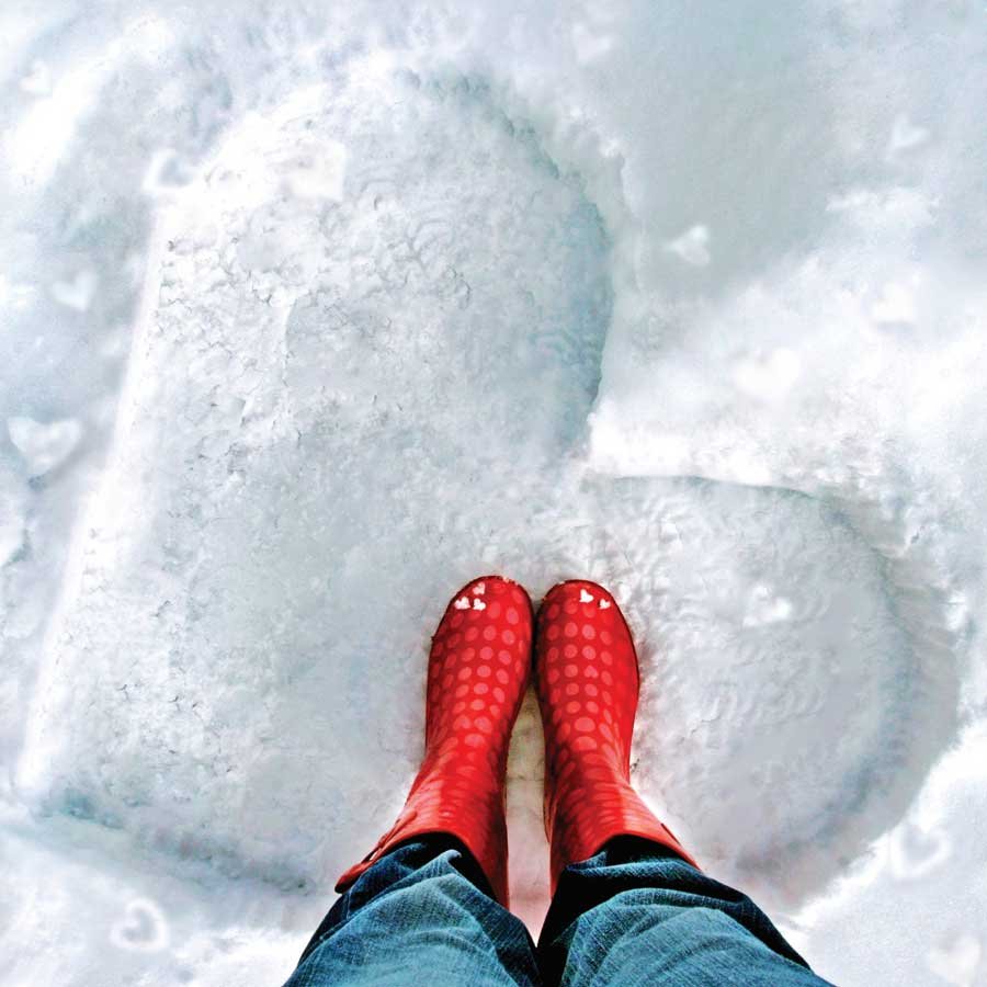 Ноги снежок. Ноги в снегу. Ноги в сугробе. Зимние картинки на аватарку. Ноги из сугроба.
