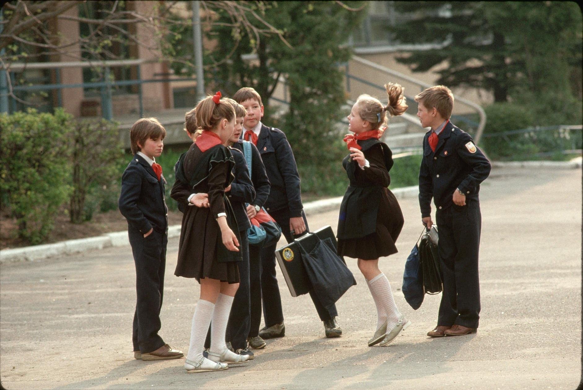 Как пойти в другую школу. Советские школьники. Дети в Советской школьной форме. Школьная форма CCCР. Советские школьники 70-х.