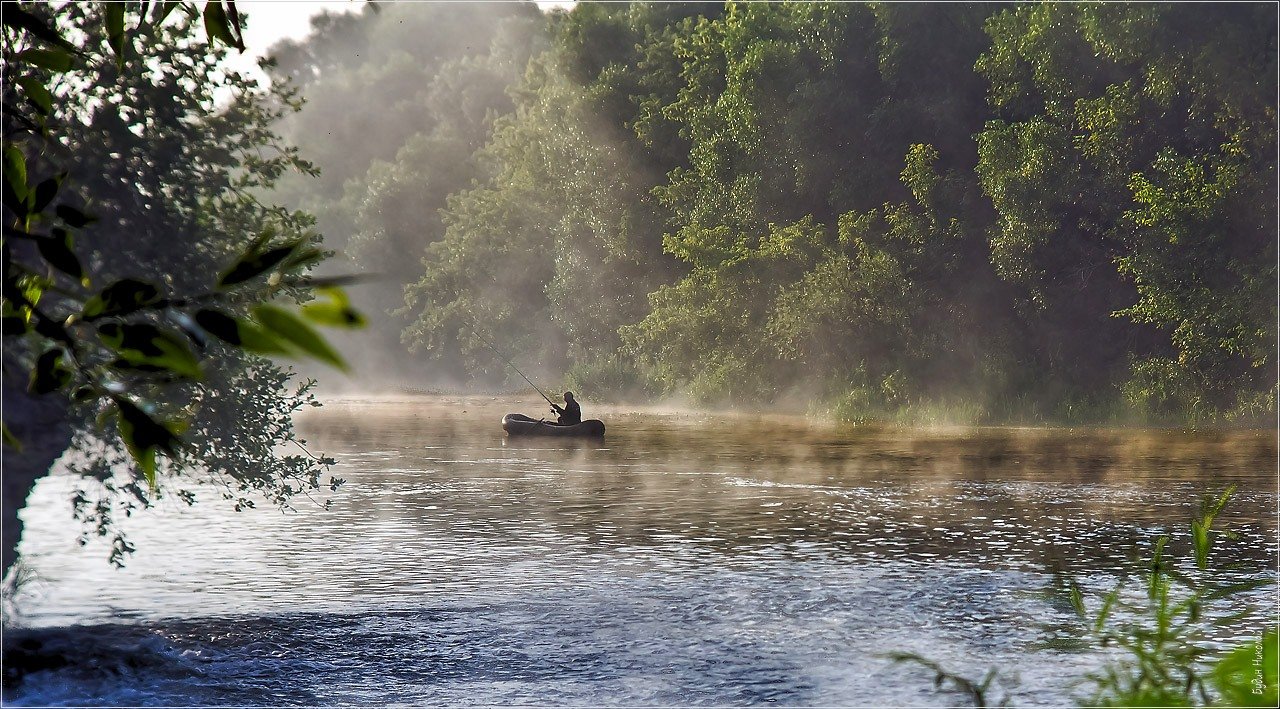 Рыбалка озеро летнее. Красивая меча река в Тульской области сплав на байдарках. Природа рыбалка. Туман на реке. Лодка на реке.