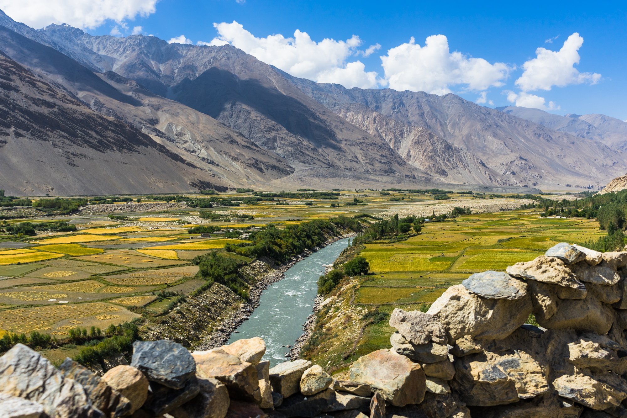 В некоторых средней азии в. Горный Бадахшан Таджикистан природа. Горный Бадахшан Памир. Горы Памира в Таджикистане. Ферганская Долина Узбекистан.