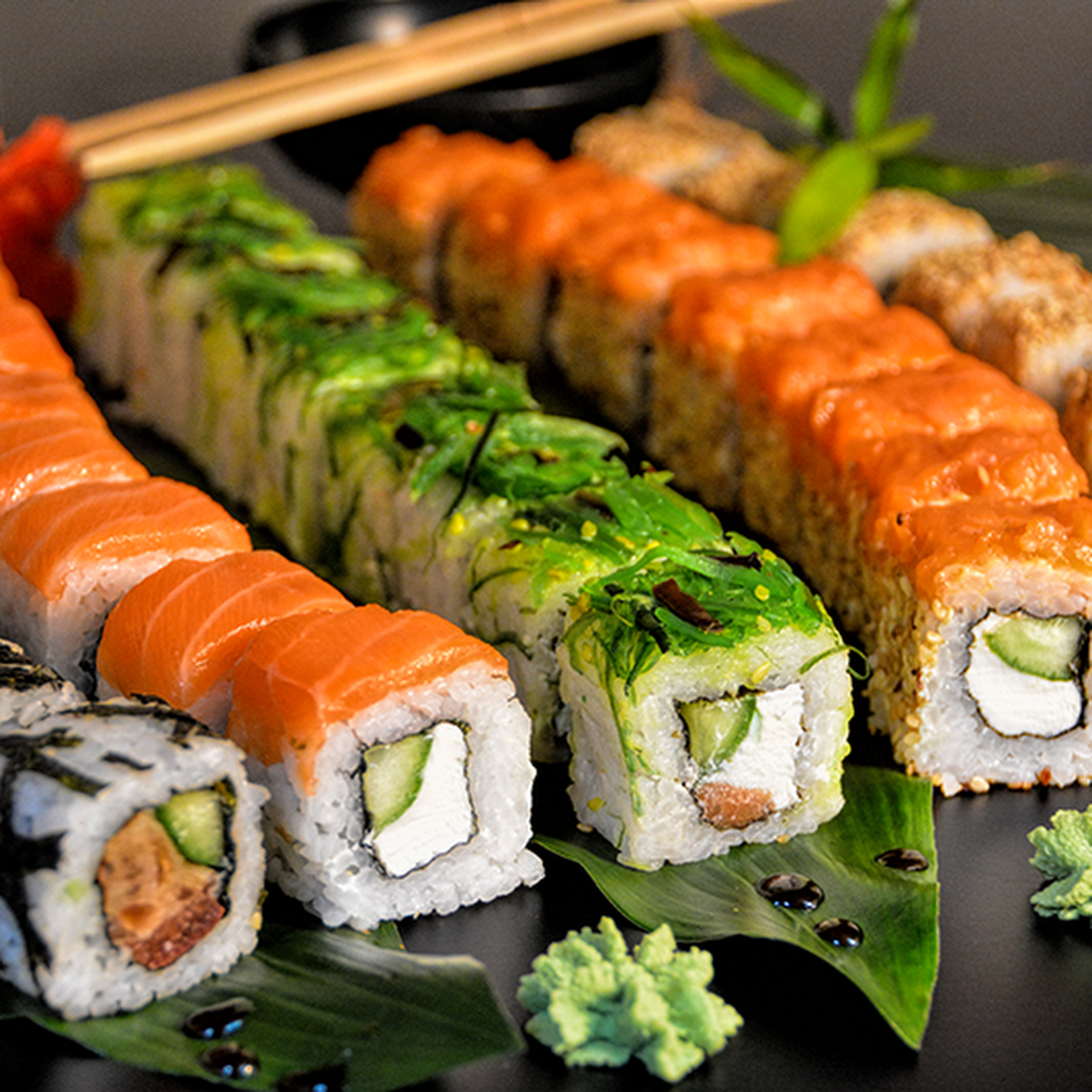Покажи суши. Роллы. Самые вкусные роллы в мире. Самые популярные роллы. Суши или роллы.