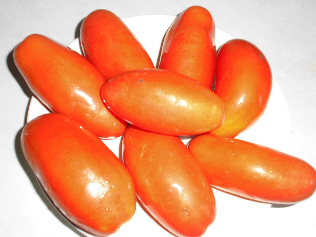 Семена томатов пальчики. Томат Дамский пальчик. Сорт томатов дамские пальчики. Томат дамские пальчики семена. Дамские пальчики сорт помидор.