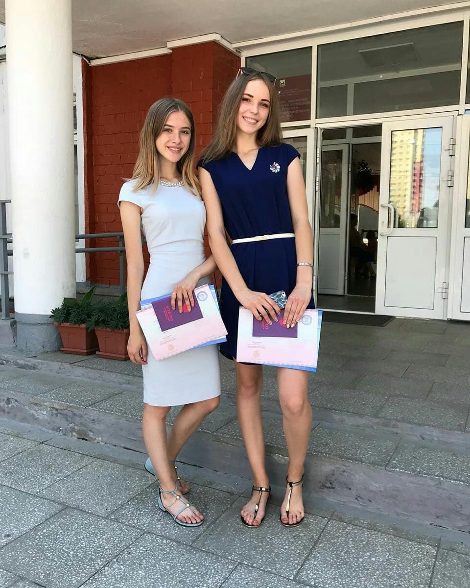 Красивые выпускницы